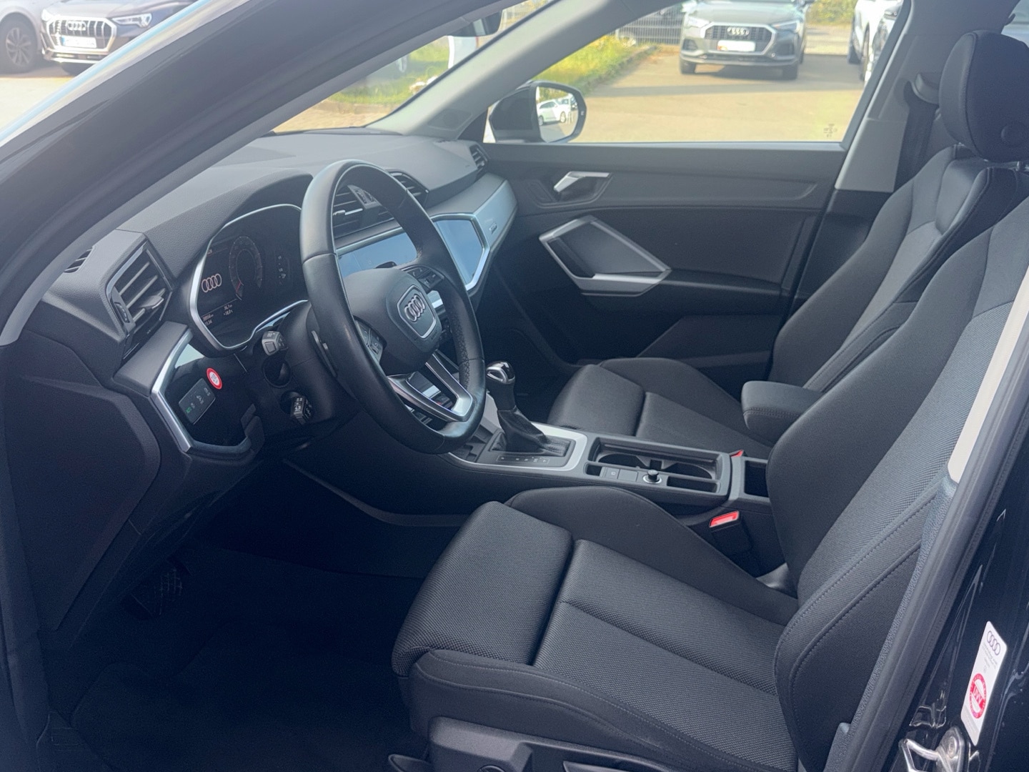 Bild über Audi Q3 advanced 40 TDI quattro S tronic - für weitere Informationen kontaktieren Sie den Audi Partner