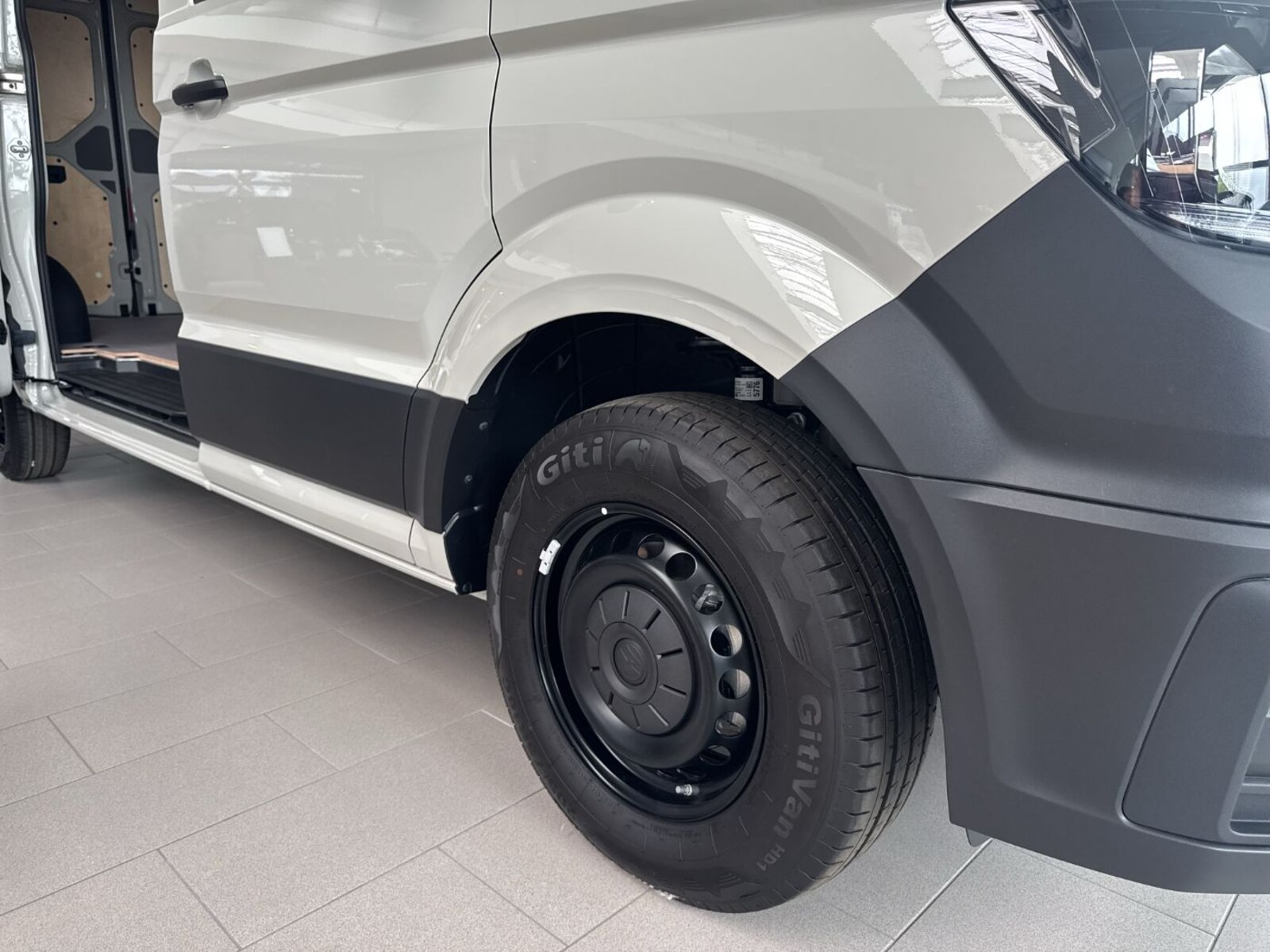 Volkswagen Crafter Kasten mittlerer Radstand – Bild 15