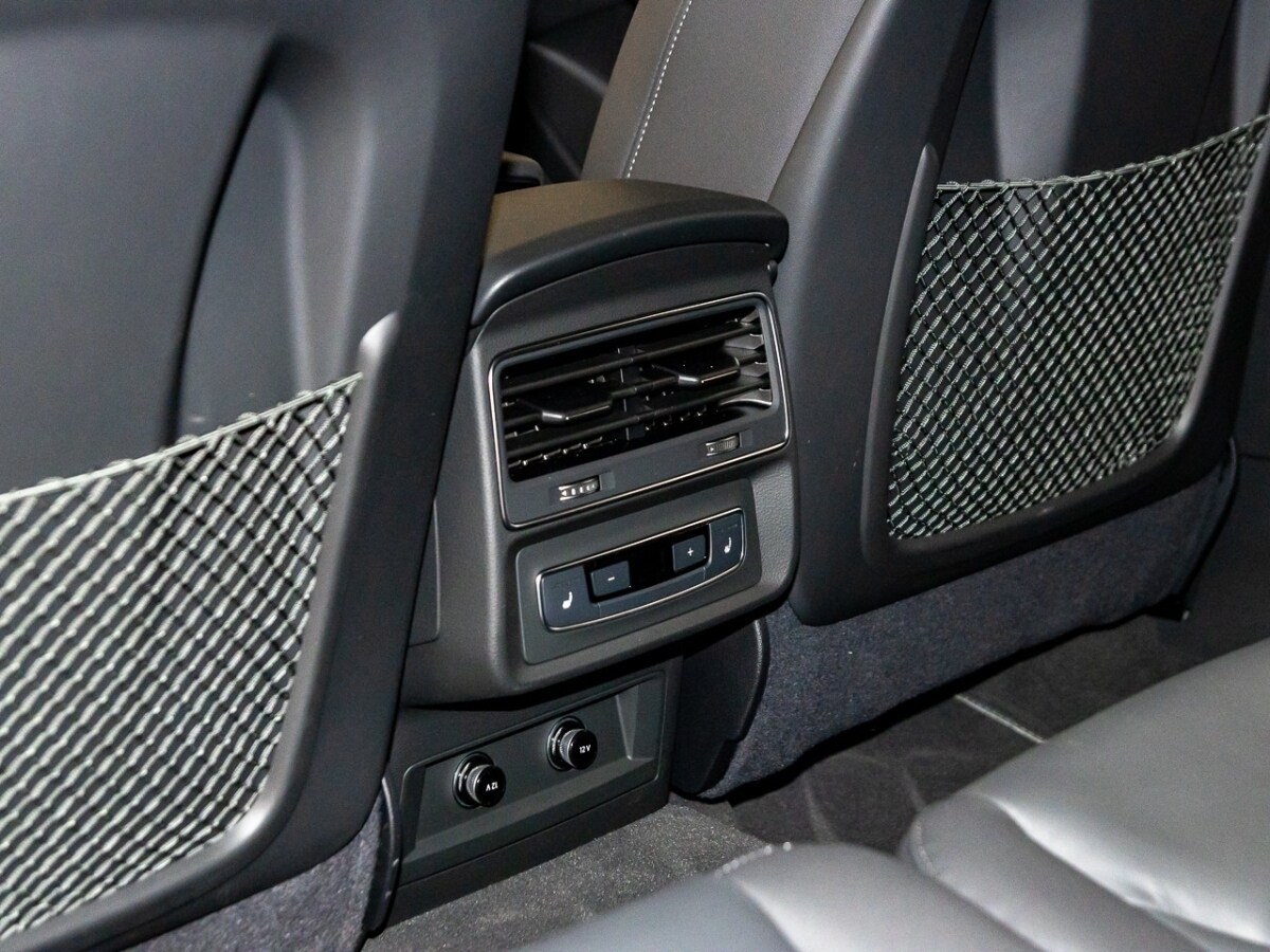 Image about Audi Q7 SUV TFSI e S line 55 TFSI e quattro tiptronic