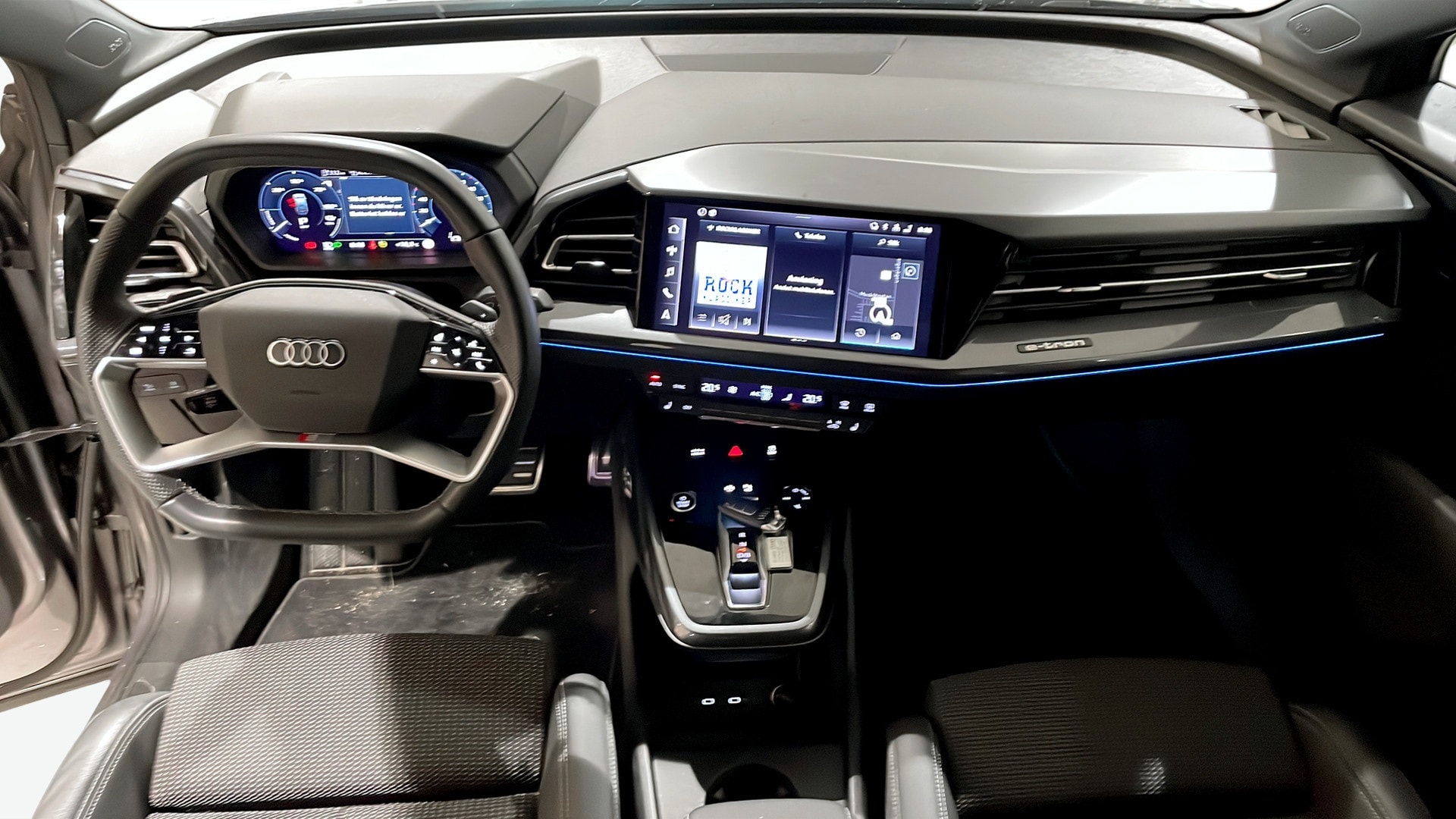 Bild som visar Audi Q4 Sportback e-tron Q4 Sportback 55 e-tron quattro S line 250,00 kW - för mer information kontakta din Audi Partner