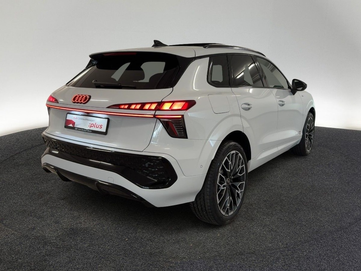 Bild über Audi Q3 SUV TFSI 110 kW S tronic - für weitere Informationen kontaktieren Sie den Audi Partner