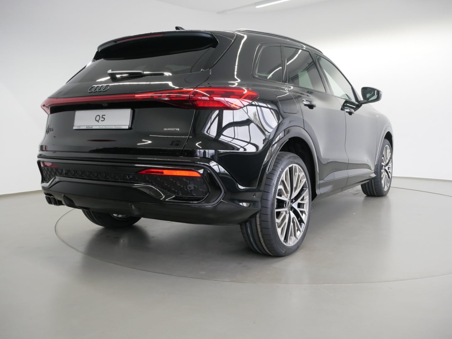 Bild über Audi Q5 SUV TDI quattro 150 kW S tronic - für weitere Informationen kontaktieren Sie den Audi Partner