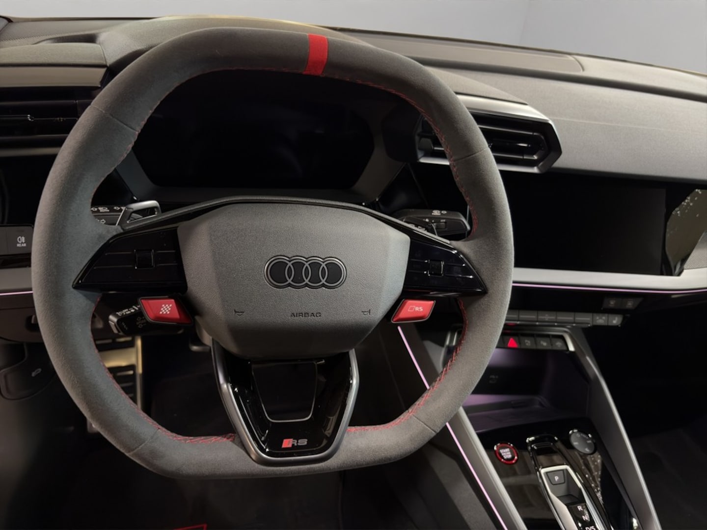 Bild über Audi RS 3 Limousine TFSI quattro 294 kW S tronic - für weitere Informationen kontaktieren Sie den Audi Partner