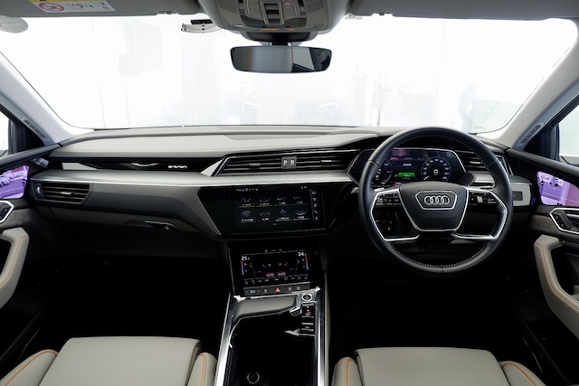 Audi e-tron 50 quattro Advanced 230,00 kW for more details contact your dealer