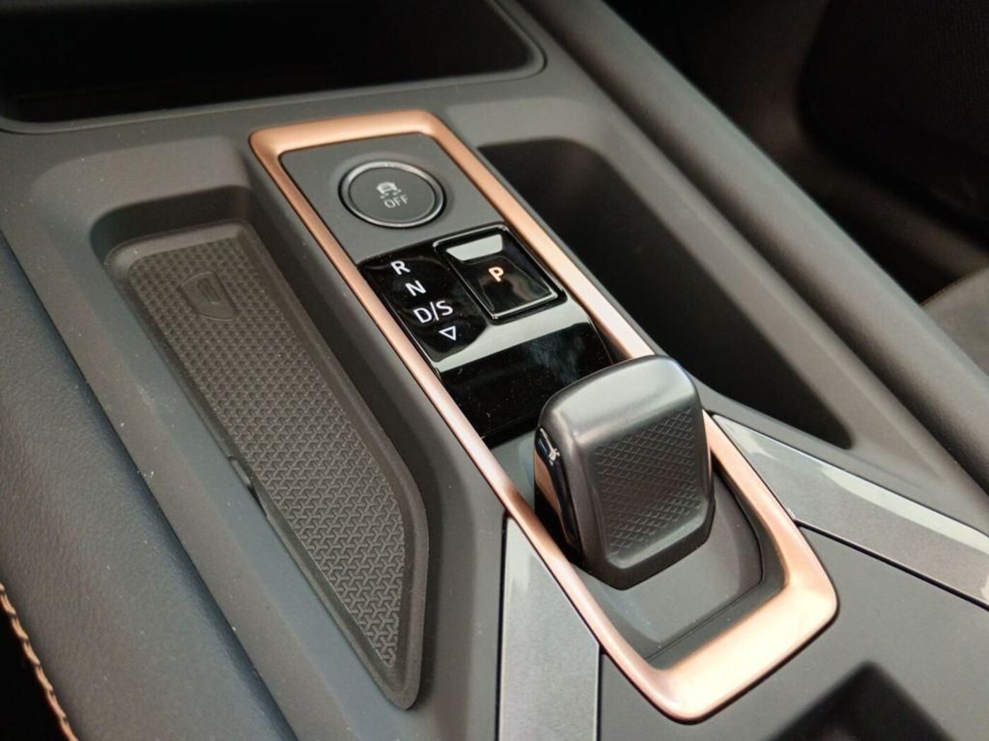 CUPRA Leon Sportstourer 1.5 eTSI DSG 110 kW (150 CV) — photo 10