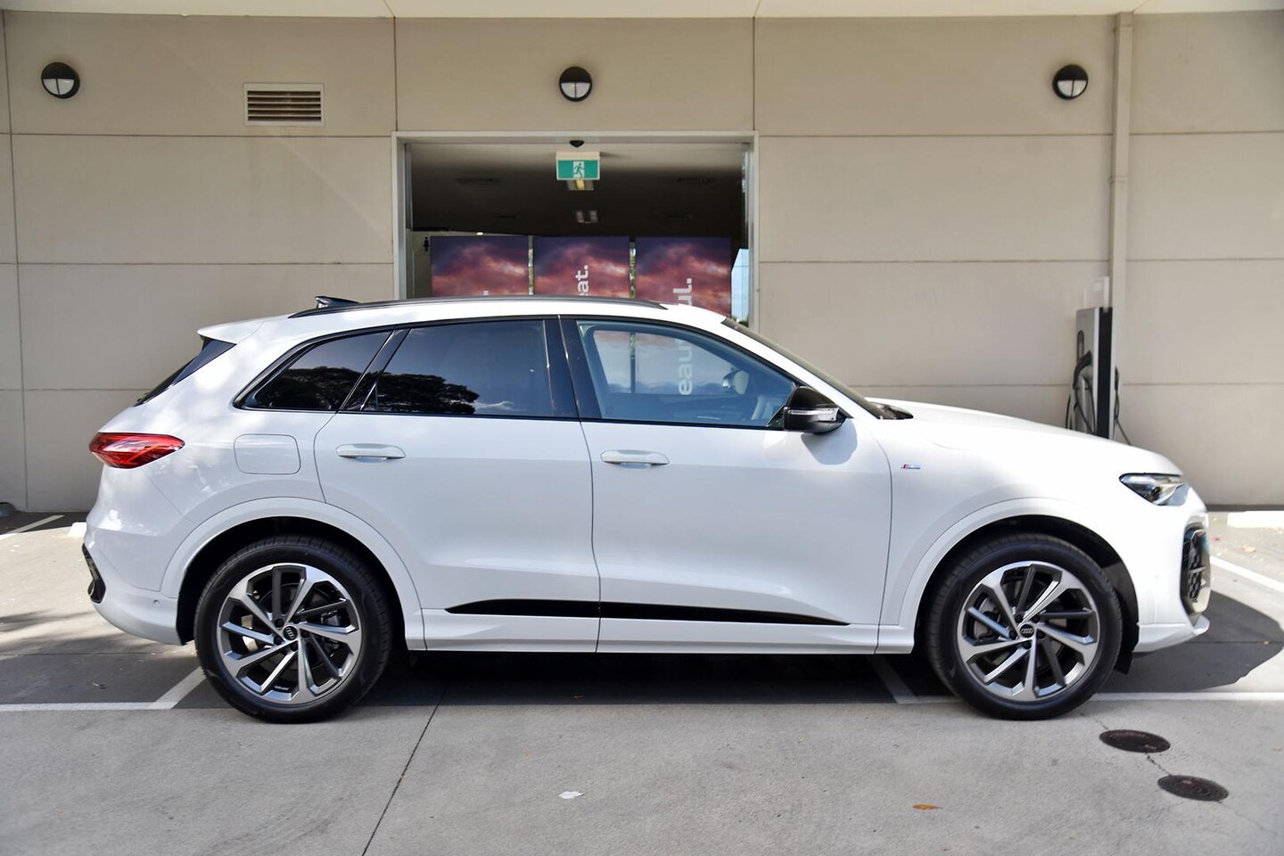 Image about Audi Q5 SUV TDI quattro 150 kW sport
