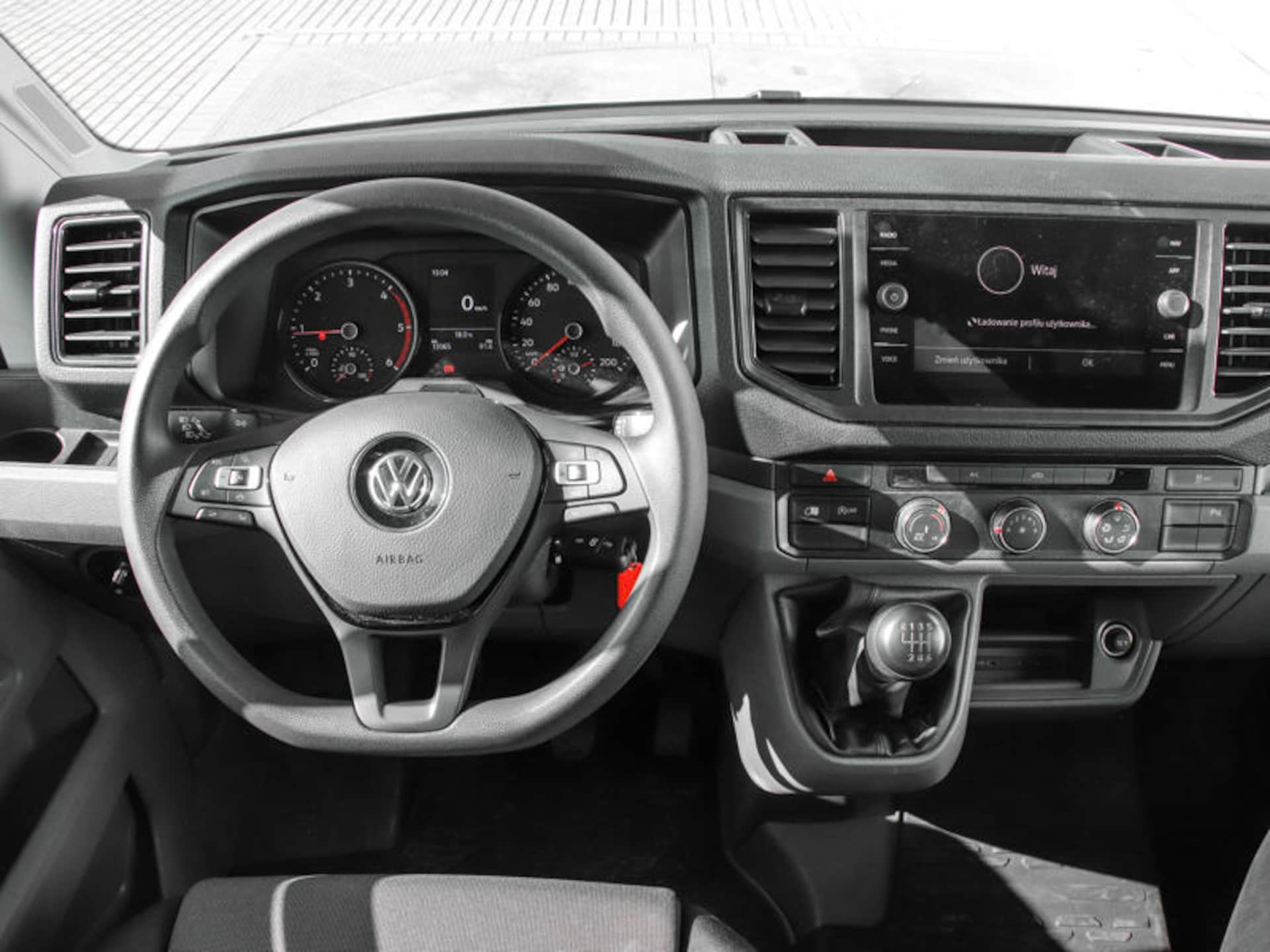 Volkswagen Crafter Furgon średni rozstaw osi