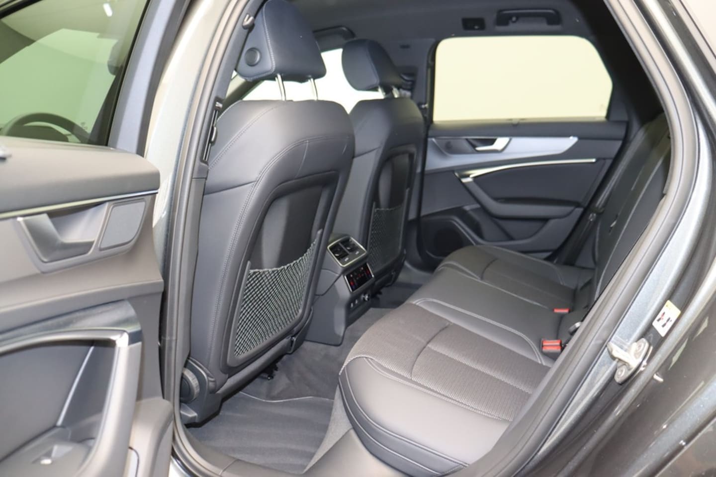 Bild über Audi A6 Avant S line 45 TDI quattro S tronic - für weitere Informationen kontaktieren Sie den Audi Partner