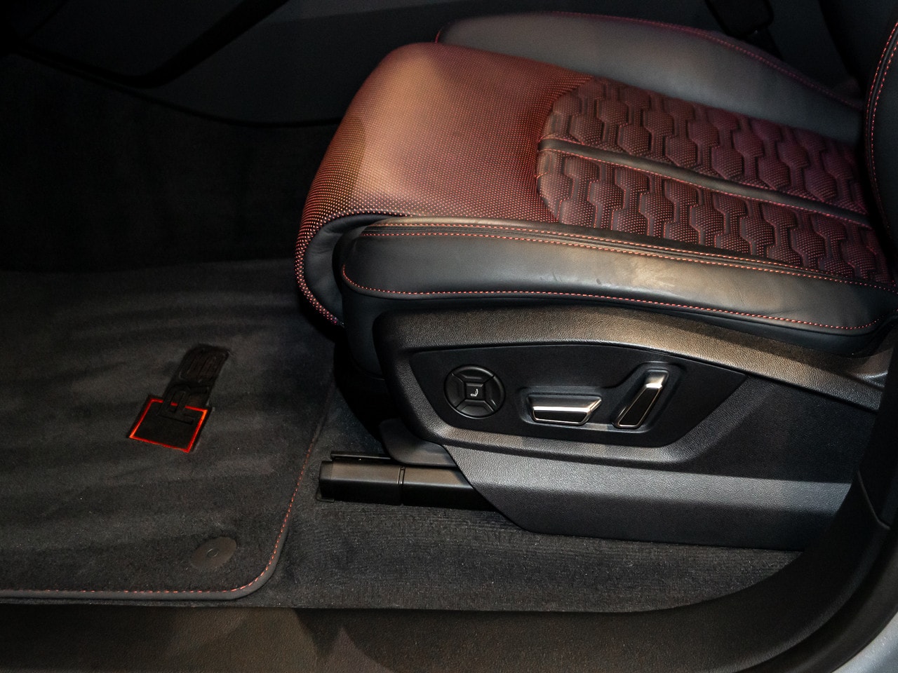 Image about Audi RS Q8 SUV quattro tiptronic