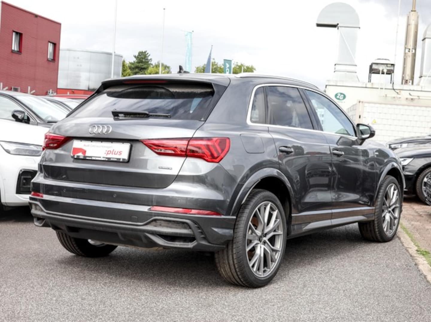 Bild über Audi Q3 TFSI quattro 180 kW S tronic - für weitere Informationen kontaktieren Sie den Audi Partner
