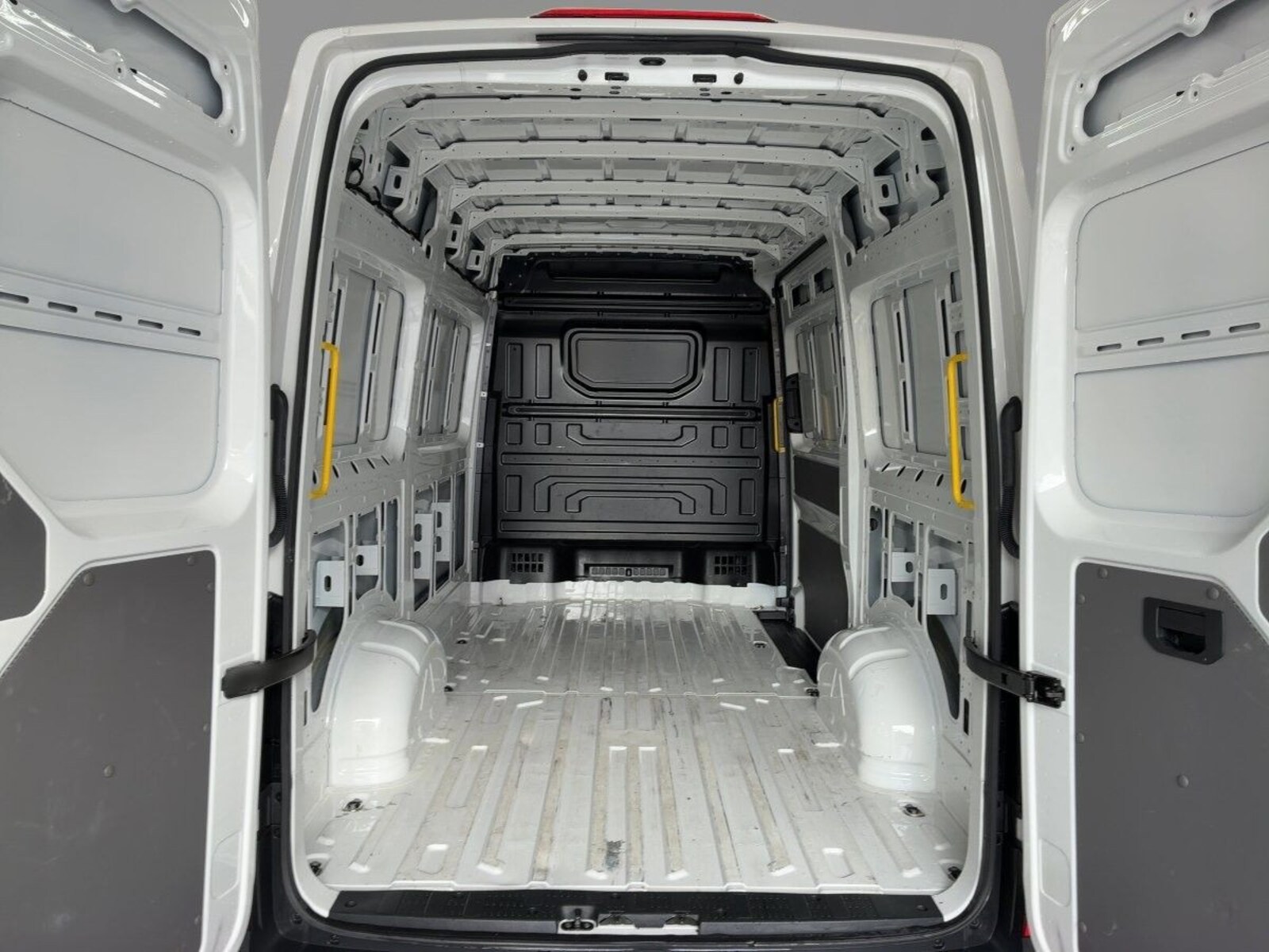 Volkswagen Crafter Kasten mittlerer Radstand – Bild 10