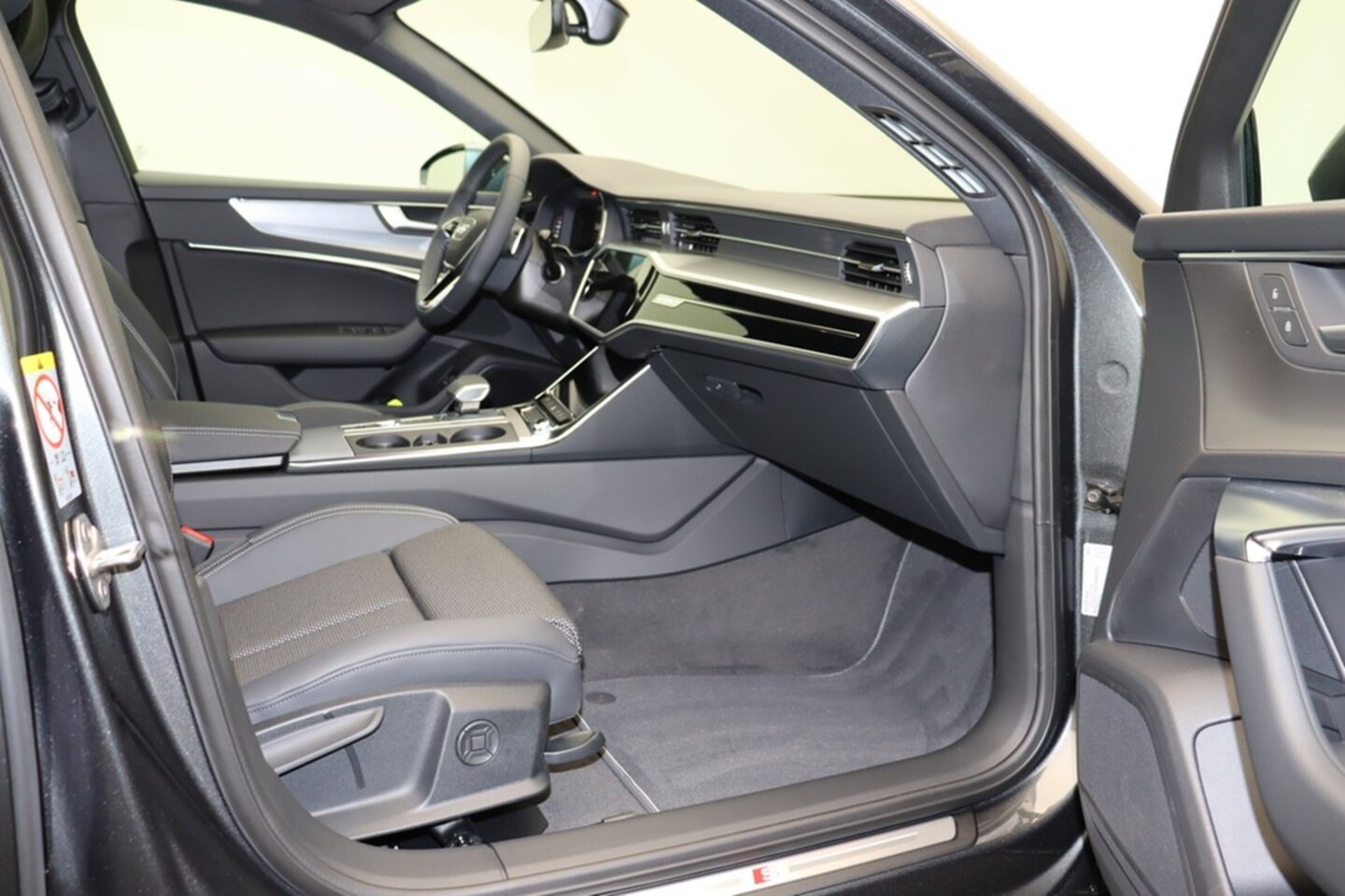 Bild über Audi A6 Avant S line 45 TDI quattro S tronic - für weitere Informationen kontaktieren Sie den Audi Partner