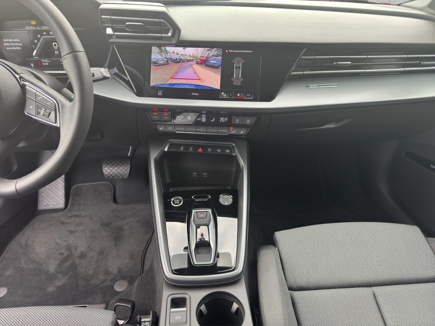 Bild über Audi A3 Sportback S line 30 TFSI S tronic - für weitere Informationen kontaktieren Sie den Audi Partner
