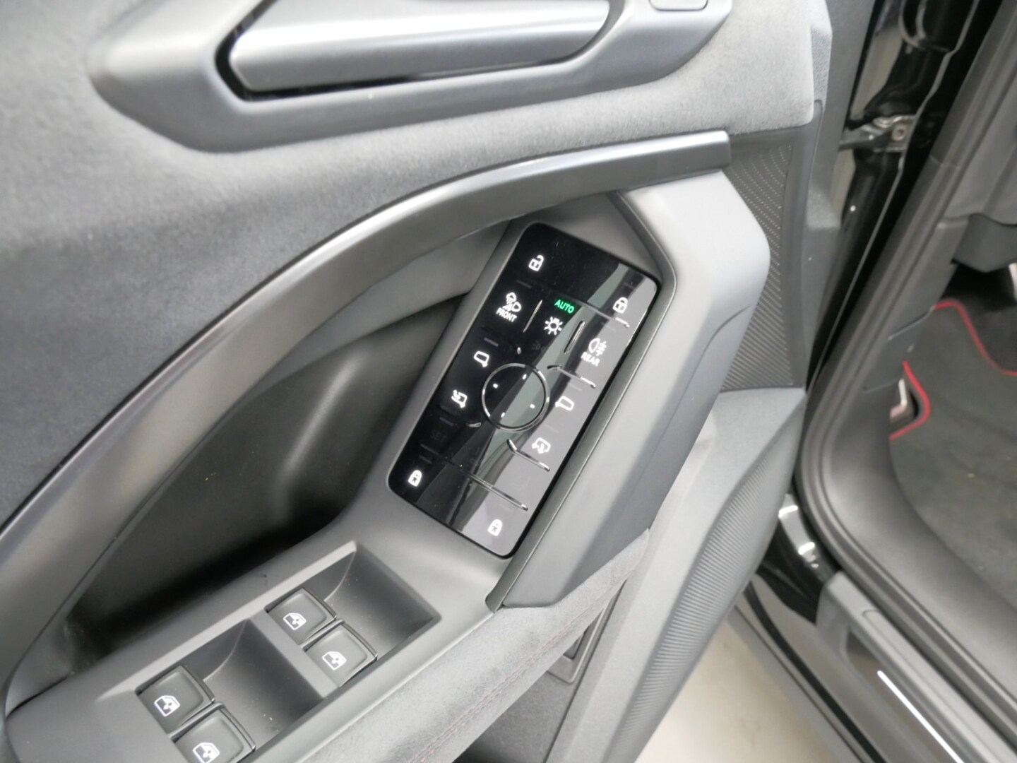 Bild über Audi Q5 SUV TDI quattro 150 kW S tronic - für weitere Informationen kontaktieren Sie den Audi Partner
