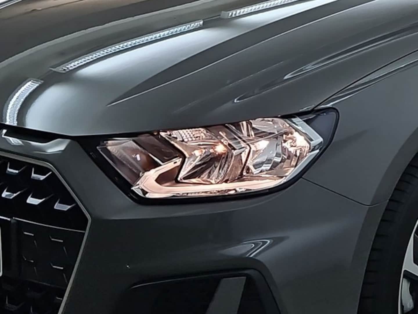 Bild über Audi A1 Sportback S line 25 TFSI S tronic - für weitere Informationen kontaktieren Sie den Audi Partner
