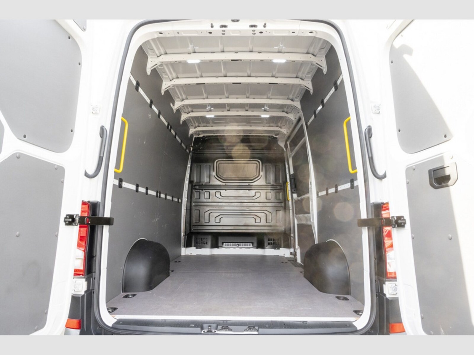 Volkswagen Crafter Kasten mittlerer Radstand – Bild 6