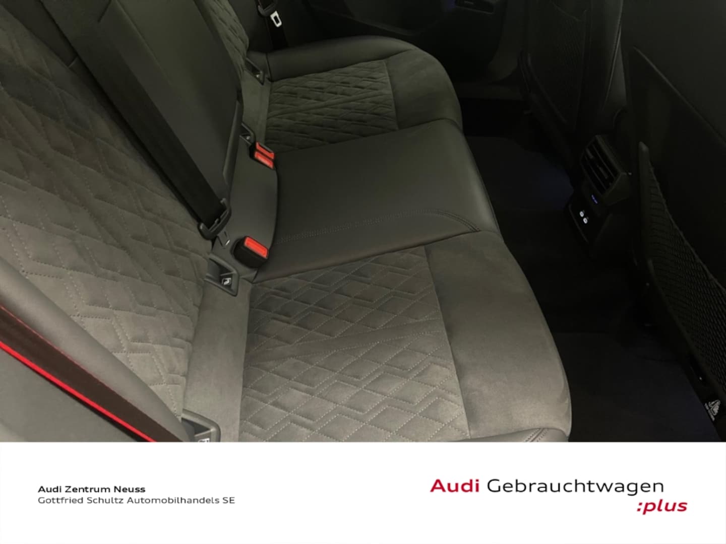 Bild über Audi RS 3 Sportback TFSI quattro 294 kW S tronic - für weitere Informationen kontaktieren Sie den Audi Partner