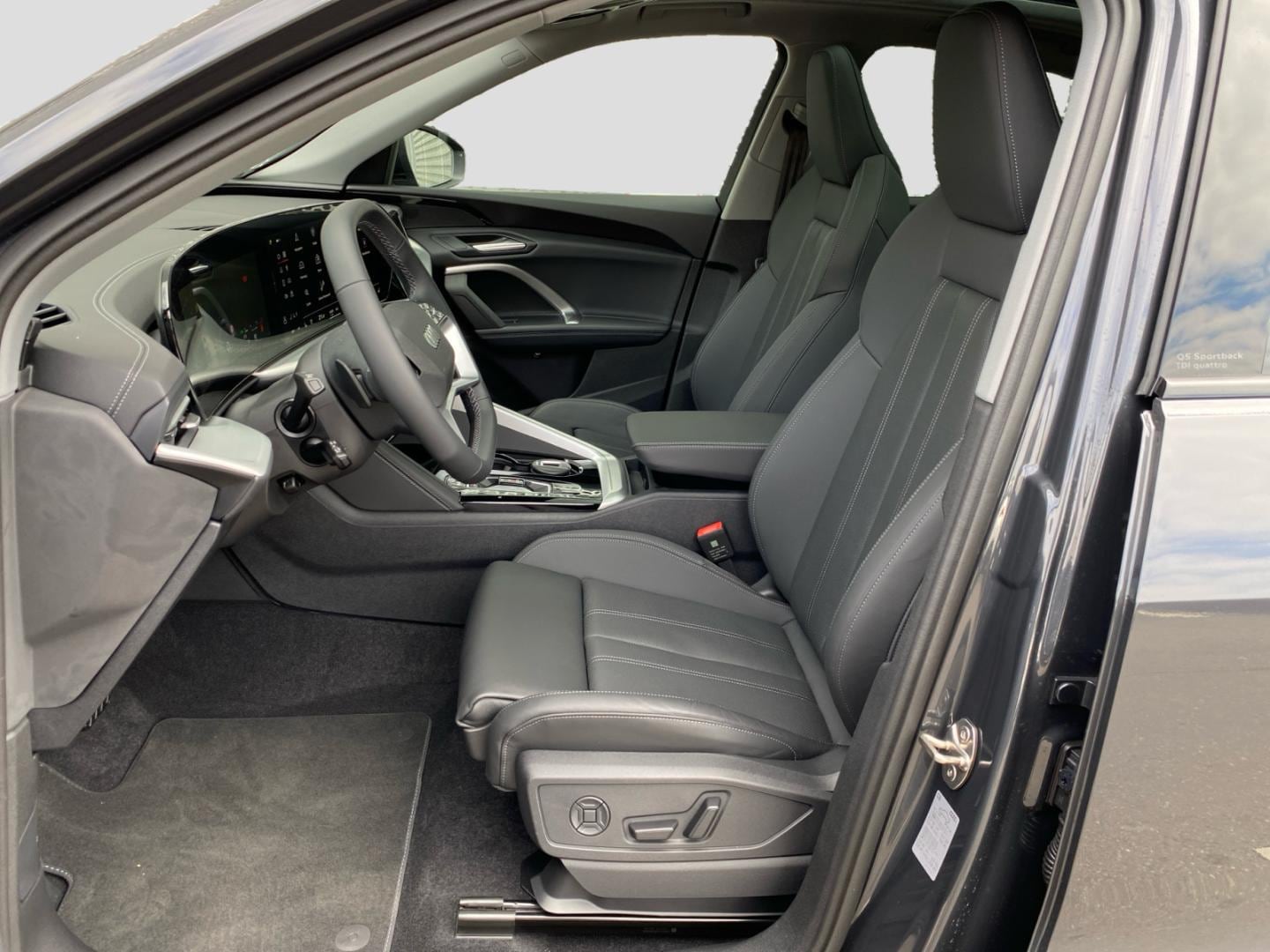 Bild über Audi Q5 Sportback TDI quattro 150 kW S tronic - für weitere Informationen kontaktieren Sie den Audi Partner