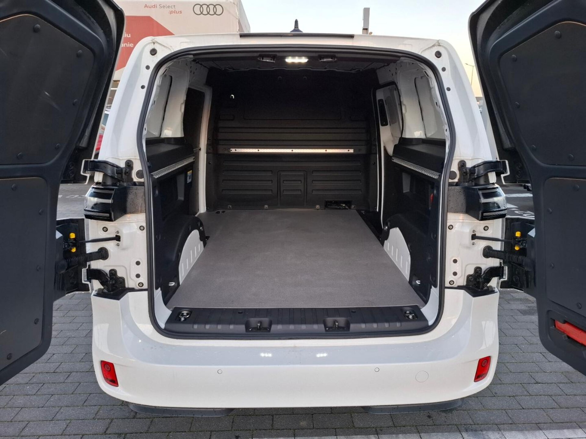 Volkswagen ID. Buzz Cargo Model bazowy