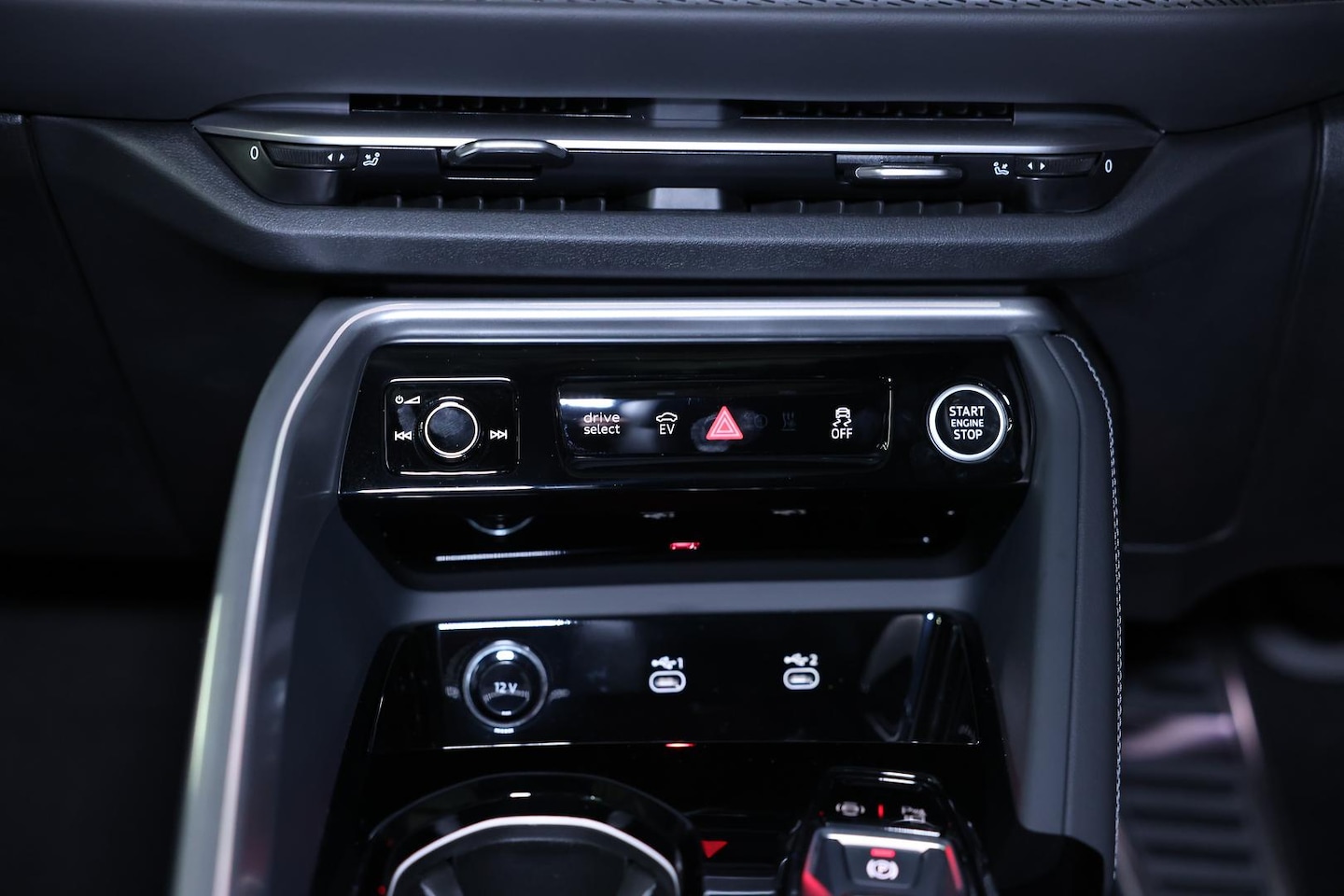 Image about Audi Q5 SUV e-hybrid quattro S tronic