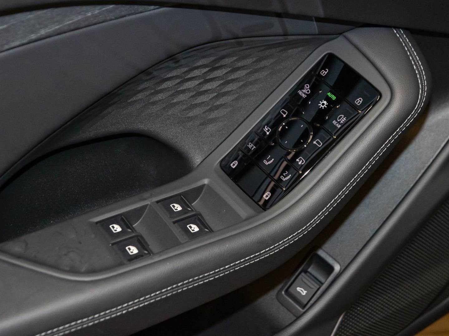 Bild über Audi A6 Avant TDI 150 kW S tronic - für weitere Informationen kontaktieren Sie den Audi Partner