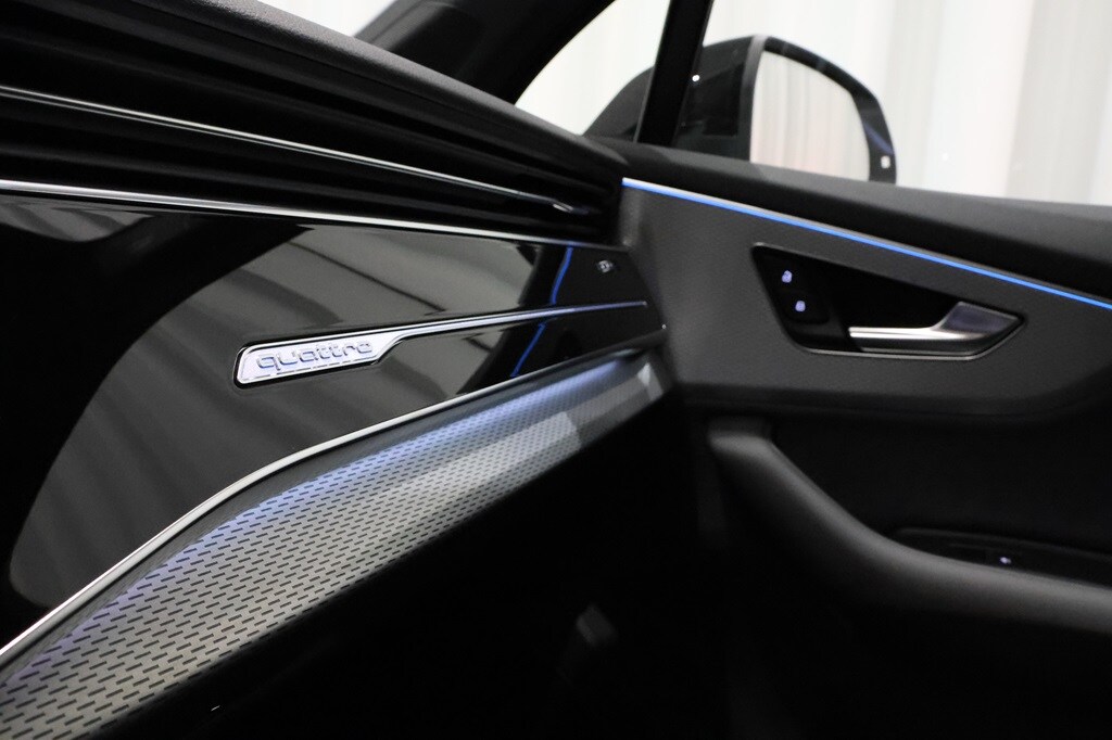 Bild som visar&nbsp;Audi Q7 SUV TFSI e&nbsp;Q7 SUV 60 TFSI e quattro S line 490 hk tiptronic - för mer information kontakta din Audi Partner