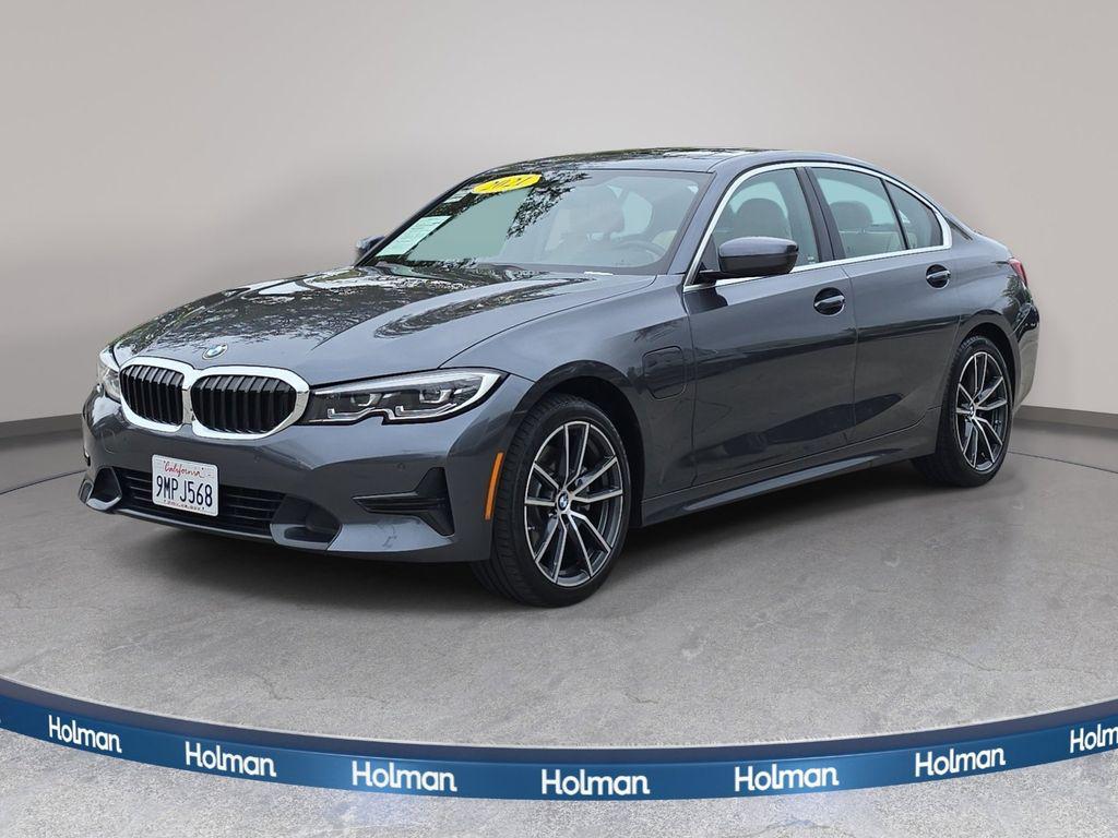 2021 BMW 3 Series 330e Sedan's photo