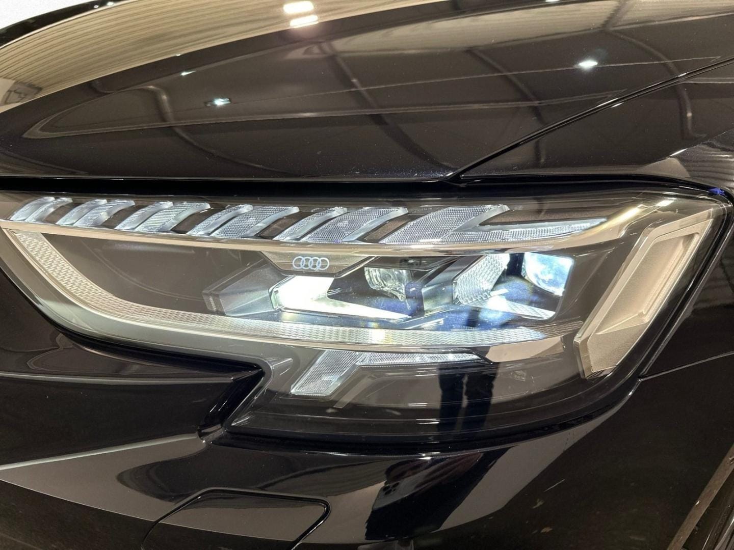 Bild über Audi S8 TFSI quattro tiptronic - für weitere Informationen kontaktieren Sie den Audi Partner