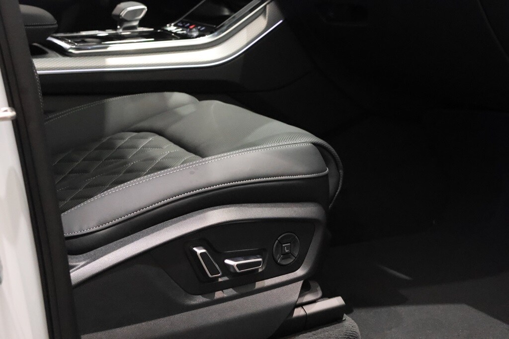 Bild som visar&nbsp;Audi Q7 SUV TFSI e&nbsp;Q7 SUV 60 TFSI e quattro S line 490 hk tiptronic - för mer information kontakta din Audi Partner