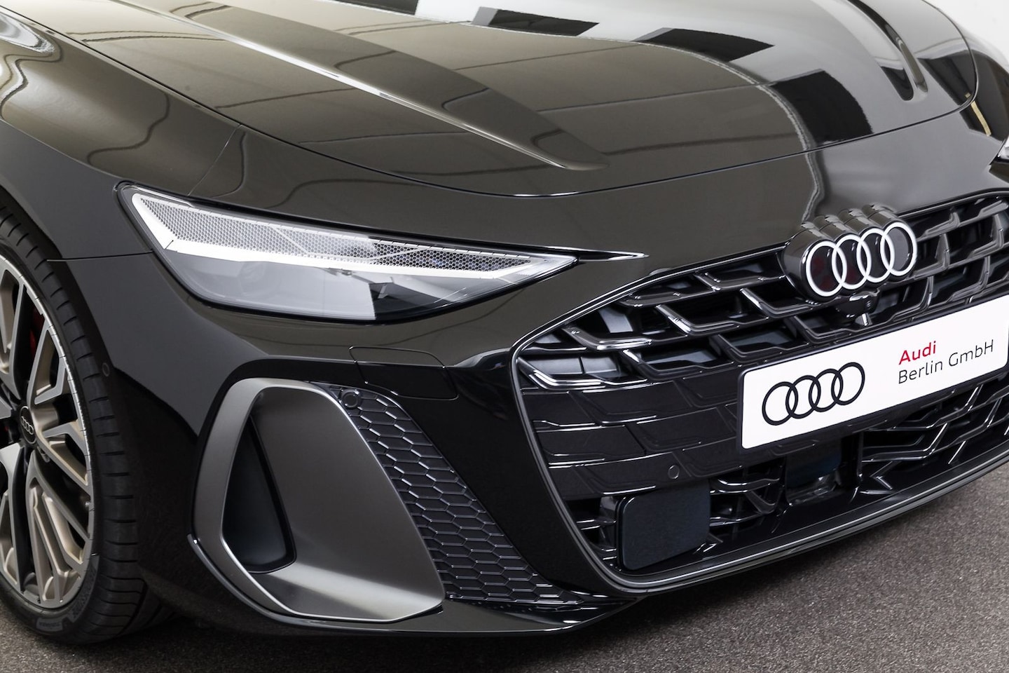 Bild über Audi A6 Avant TFSI quattro 270 kW S tronic - für weitere Informationen kontaktieren Sie den Audi Partner