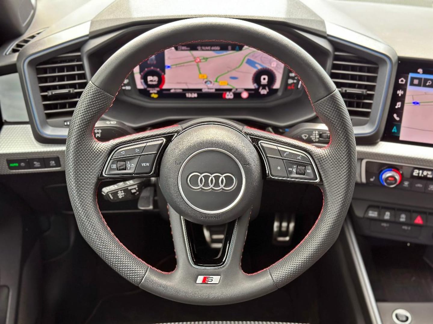 Bild über Audi A1 Sportback S line 40 TFSI S tronic - für weitere Informationen kontaktieren Sie den Audi Partner