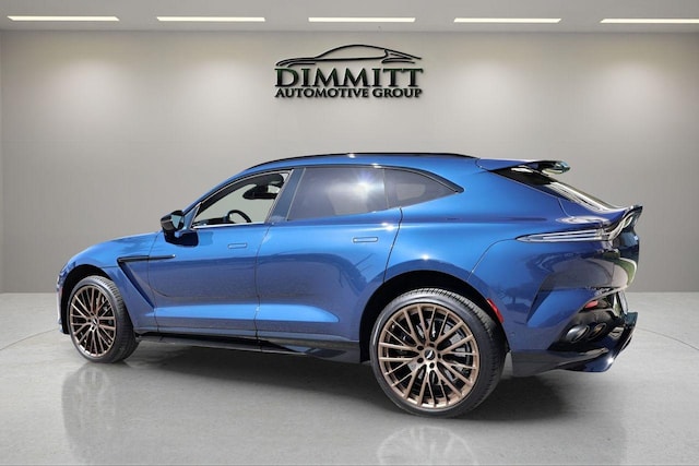 2025 Aston Martin DBX