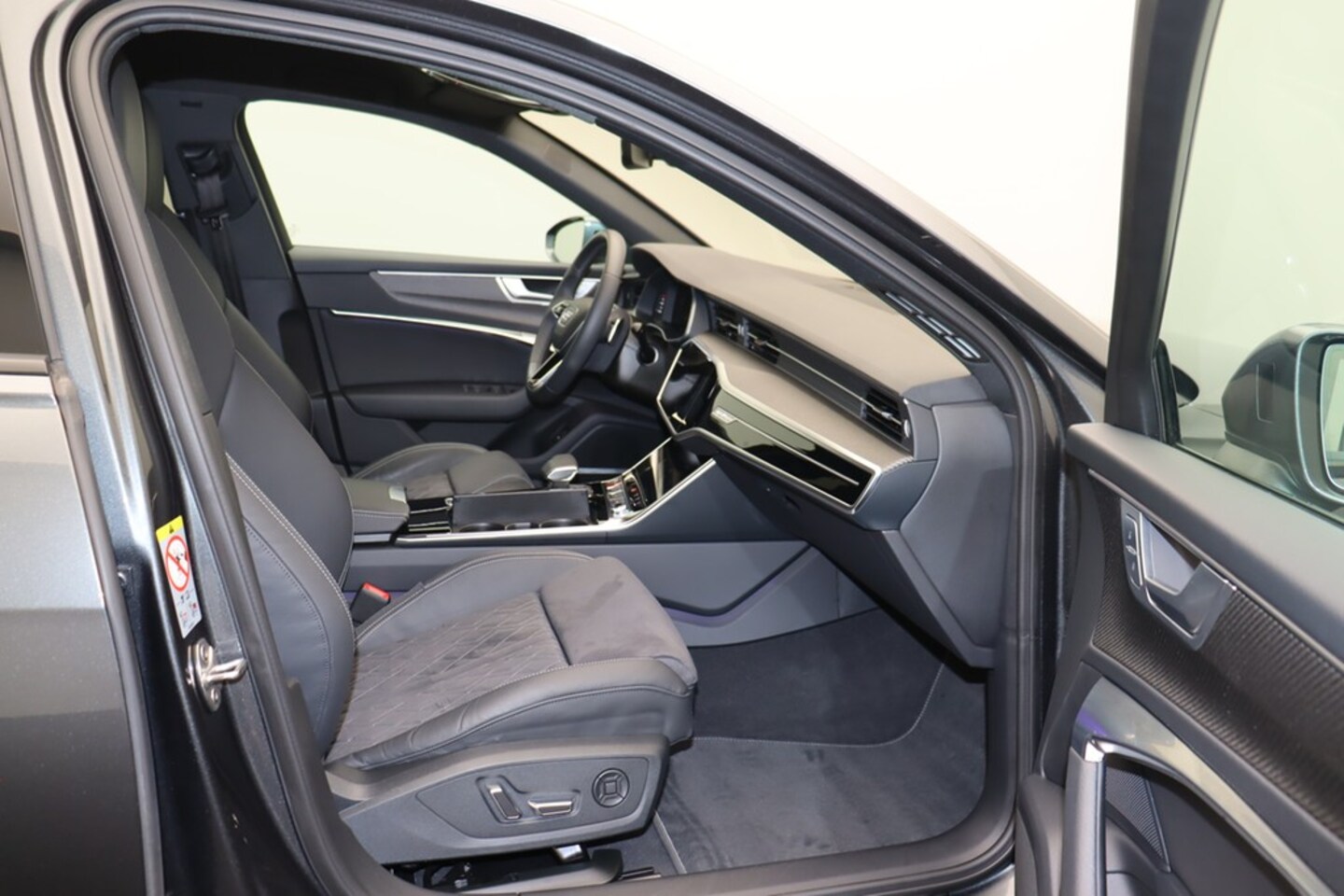 Bild über Audi S6 Avant TDI quattro tiptronic - für weitere Informationen kontaktieren Sie den Audi Partner