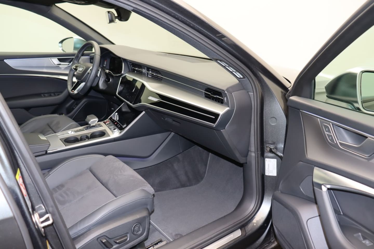 Bild über Audi S6 Avant TDI quattro tiptronic - für weitere Informationen kontaktieren Sie den Audi Partner