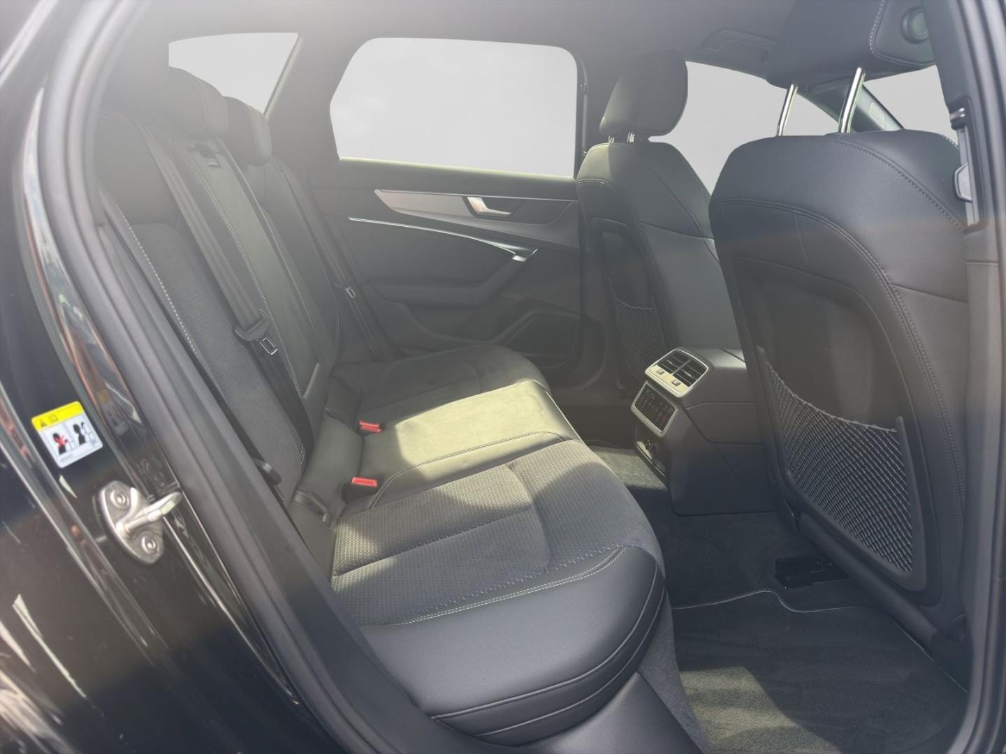 Bild über Audi S6 Avant TDI quattro tiptronic - für weitere Informationen kontaktieren Sie den Audi Partner