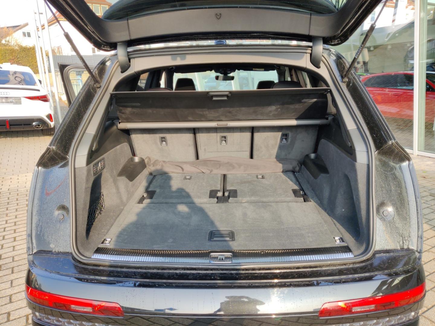 Image about Audi SQ7 SUV TFSI quattro tiptronic