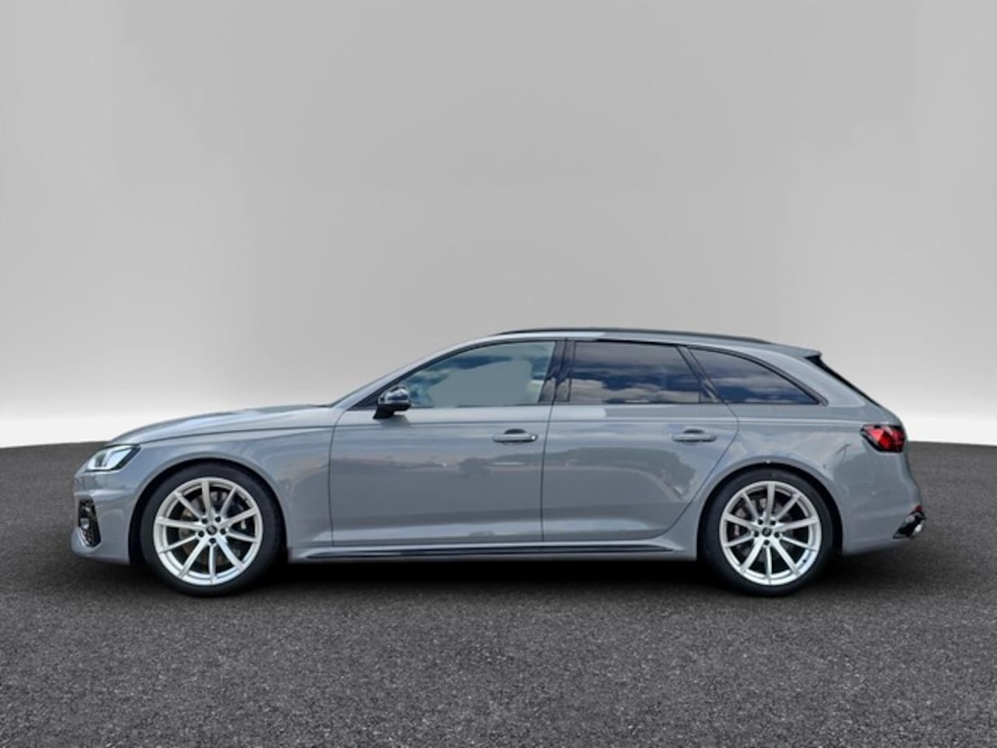 Bild über Audi RS 4 Avant TFSI quattro tiptronic - für weitere Informationen kontaktieren Sie den Audi Partner