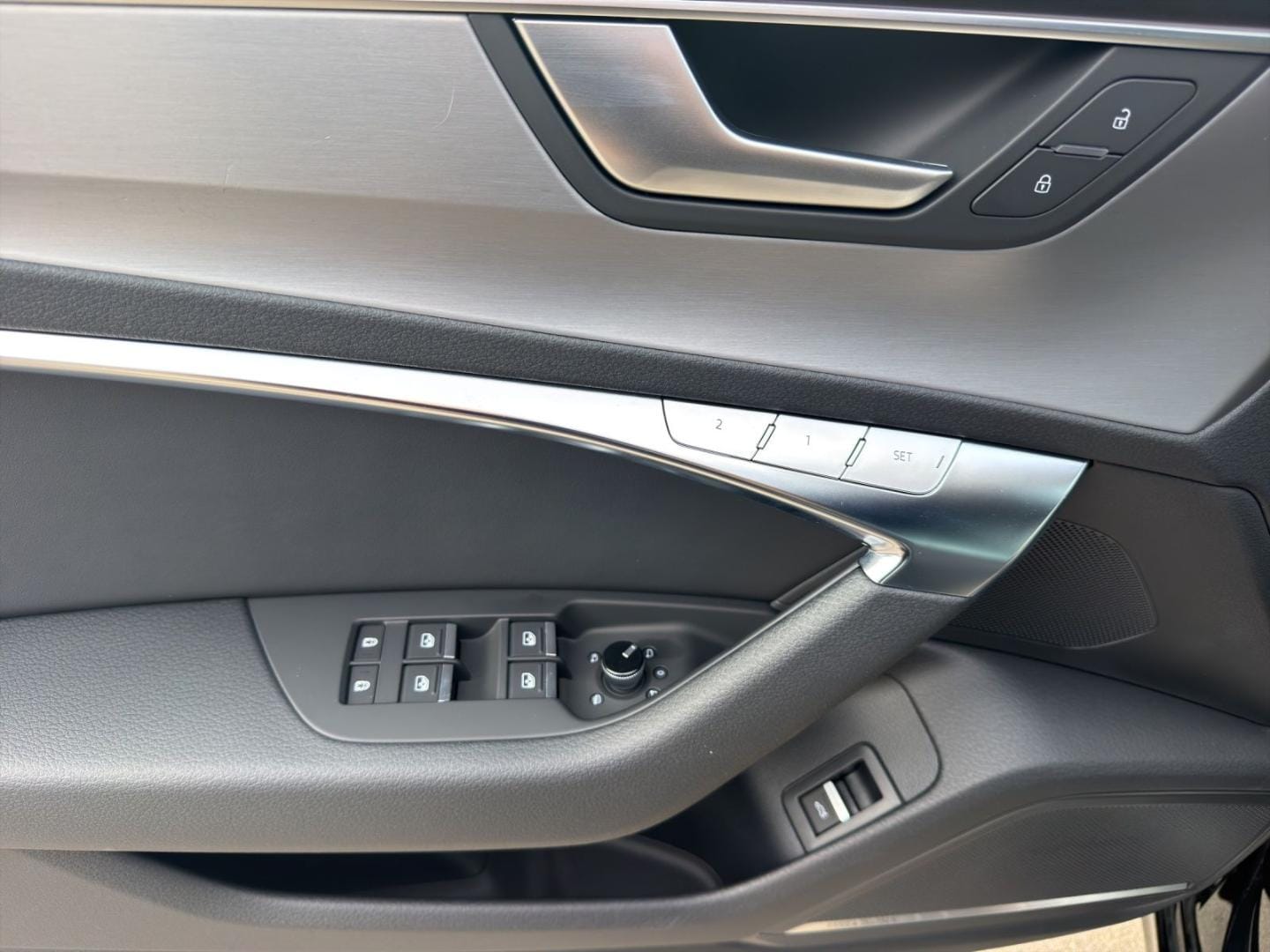 Bild über Audi S6 Avant TDI quattro tiptronic - für weitere Informationen kontaktieren Sie den Audi Partner