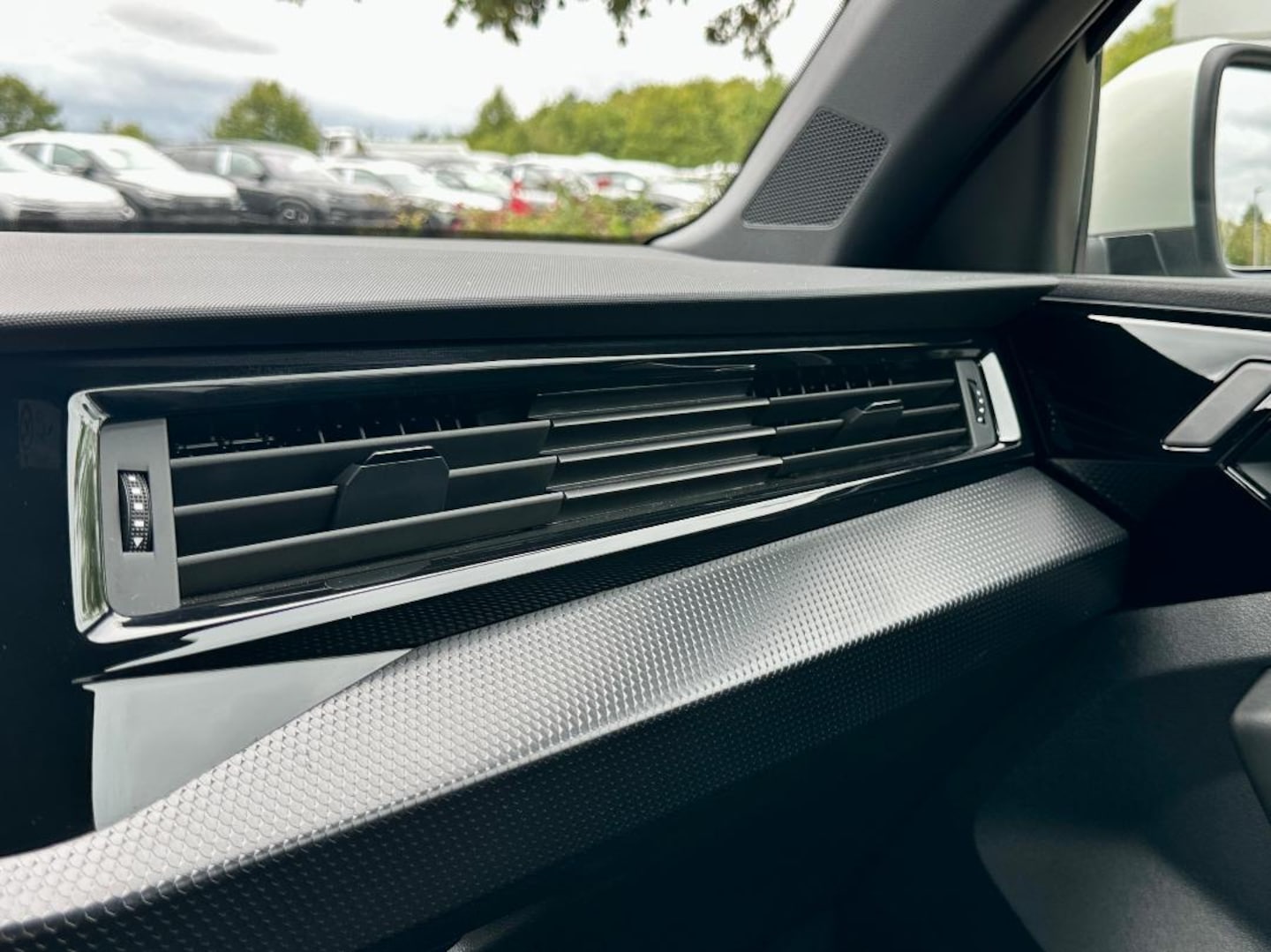 Bild über Audi A1 Sportback advanced 30 TFSI S tronic - für weitere Informationen kontaktieren Sie den Audi Partner