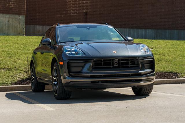 2023 Porsche Macan -'s photo