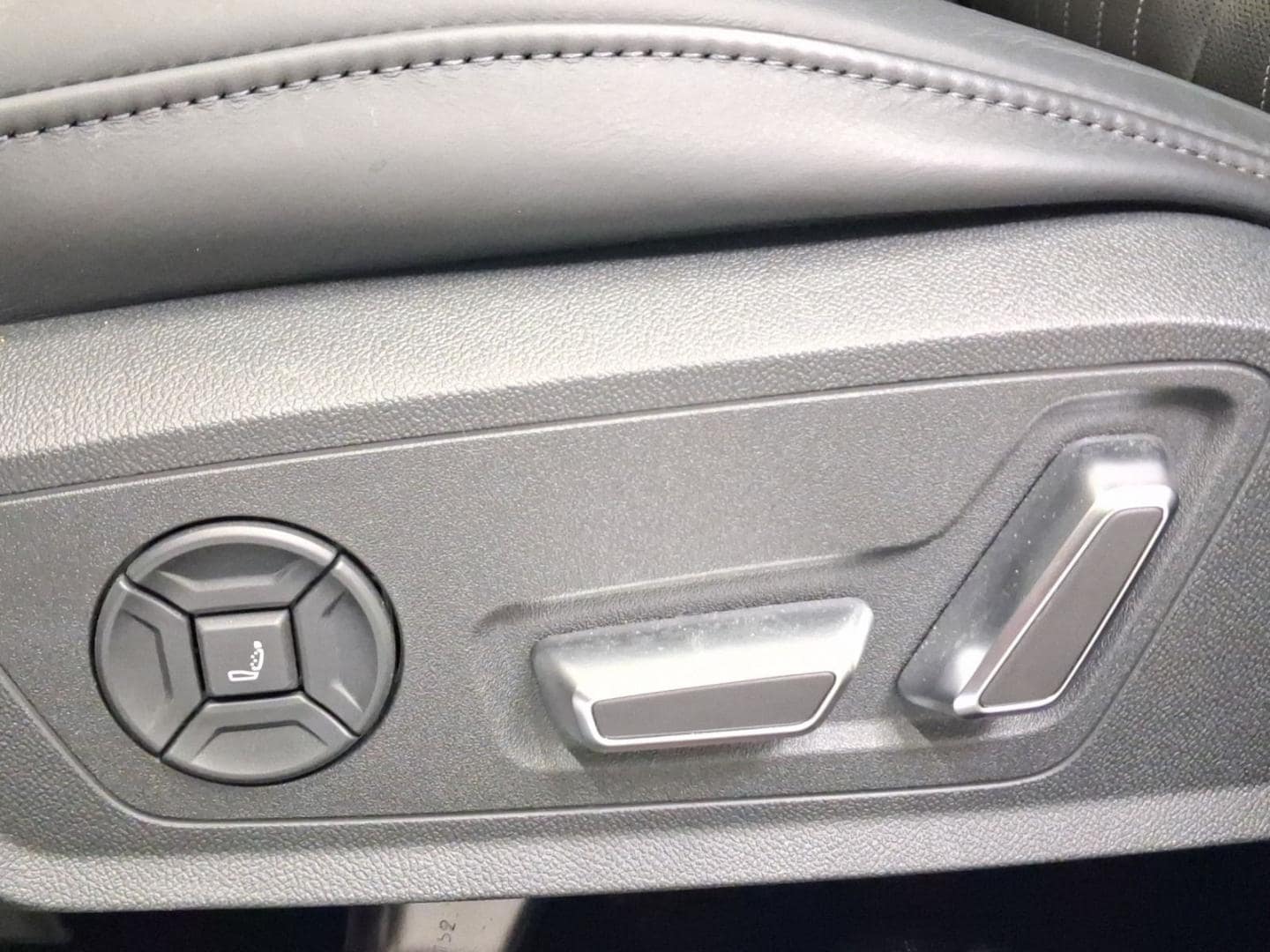 Bild über Audi S6 Avant TDI quattro tiptronic - für weitere Informationen kontaktieren Sie den Audi Partner