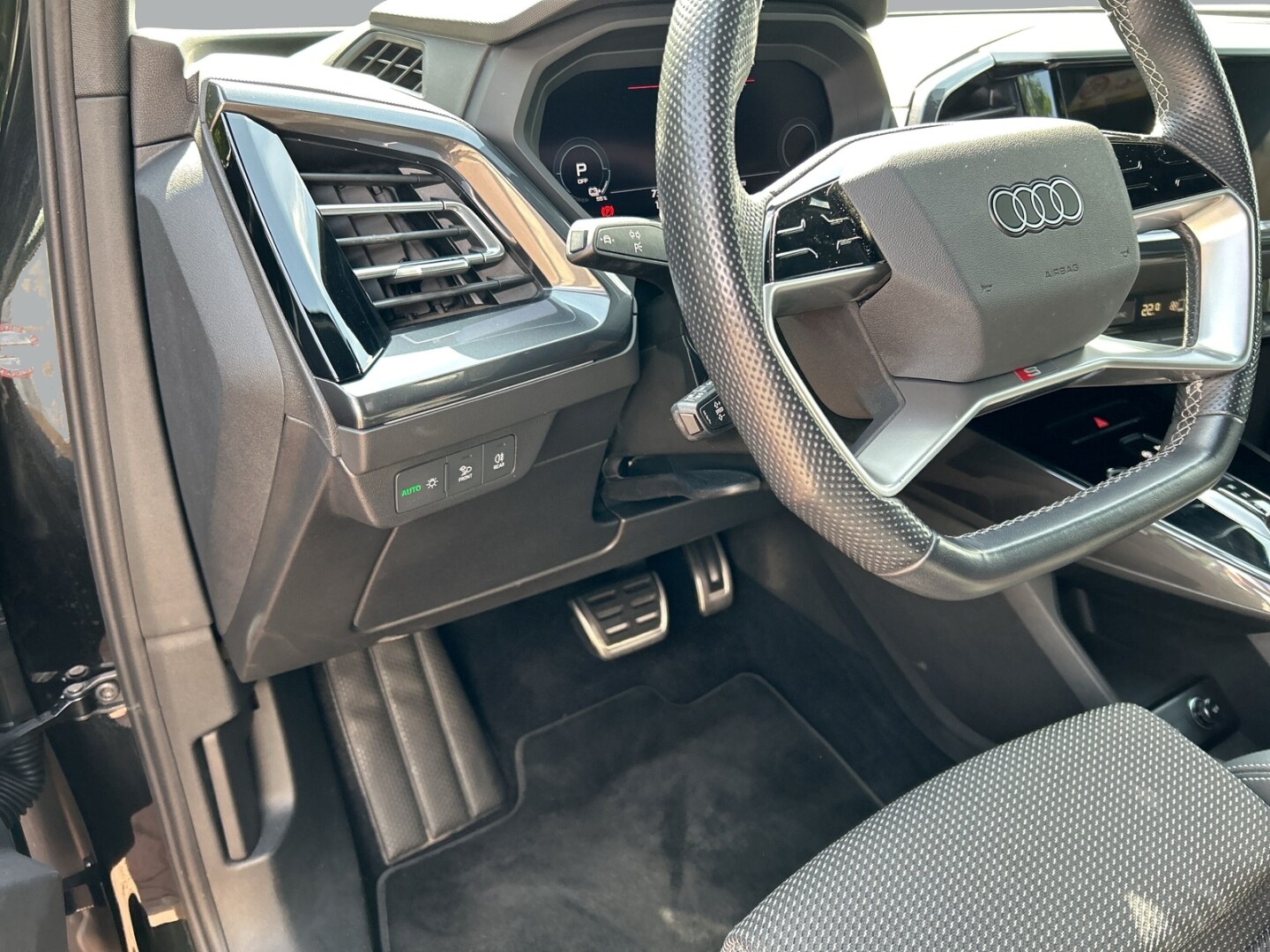 Image about Audi Q4 e-tron 40 e-tron