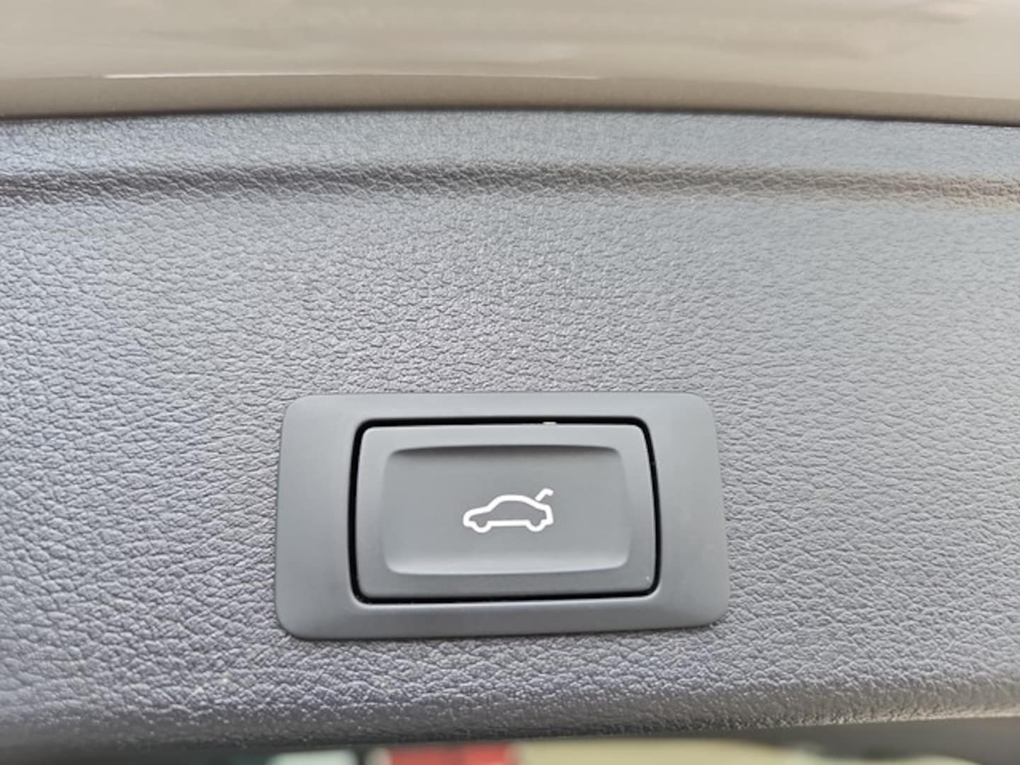 Bild über Audi RS 4 Avant TFSI quattro tiptronic - für weitere Informationen kontaktieren Sie den Audi Partner