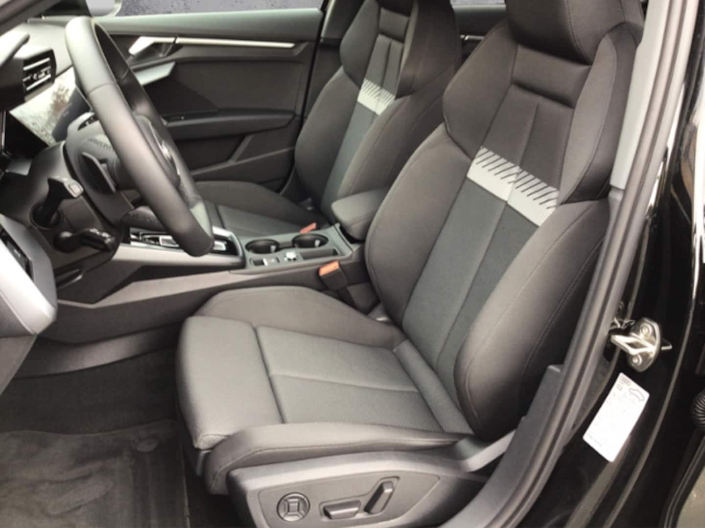 Bild über Audi A3 Sportback S line 35 TDI S tronic - für weitere Informationen kontaktieren Sie den Audi Partner