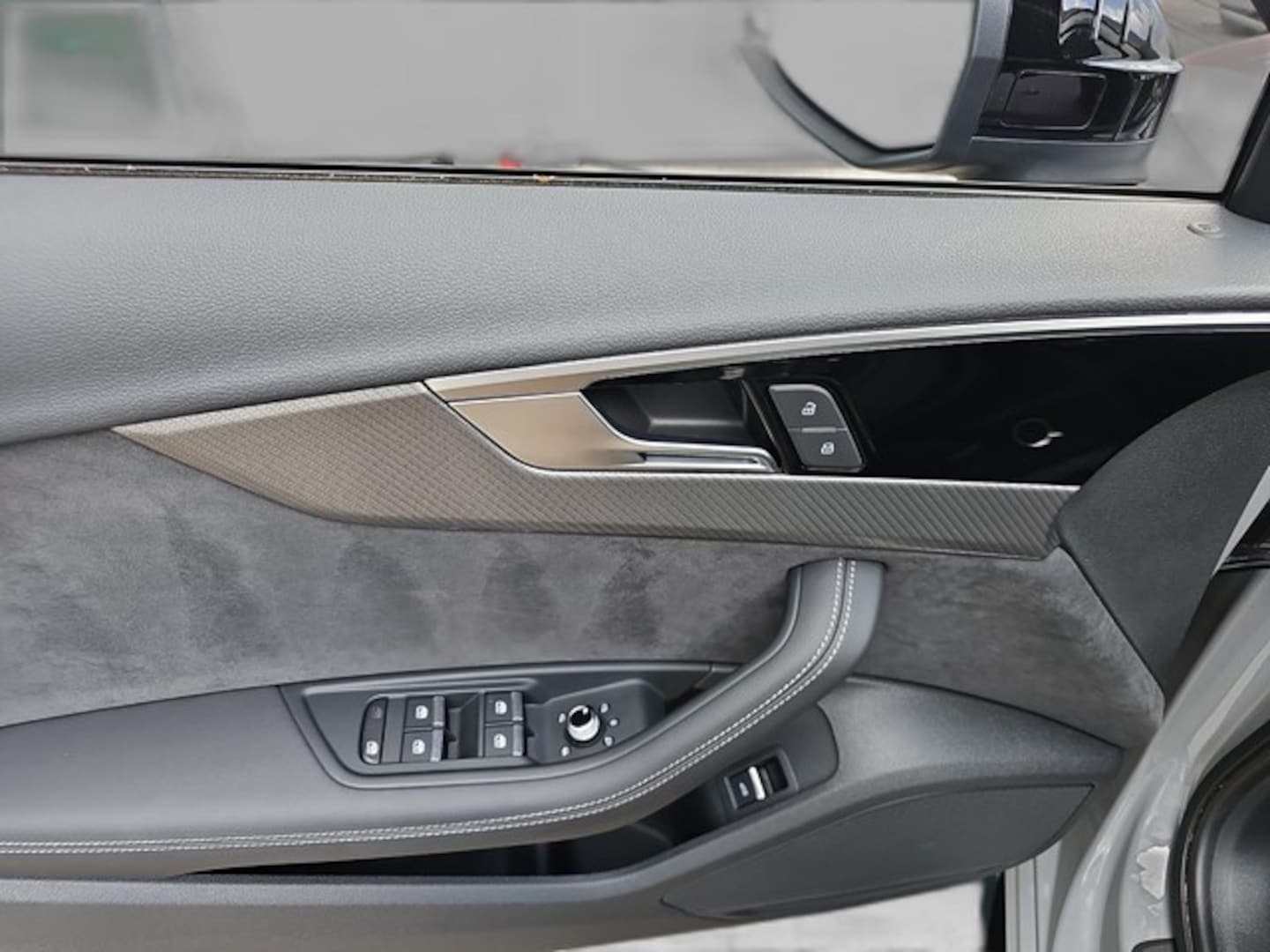 Bild über Audi RS 4 Avant TFSI quattro tiptronic - für weitere Informationen kontaktieren Sie den Audi Partner