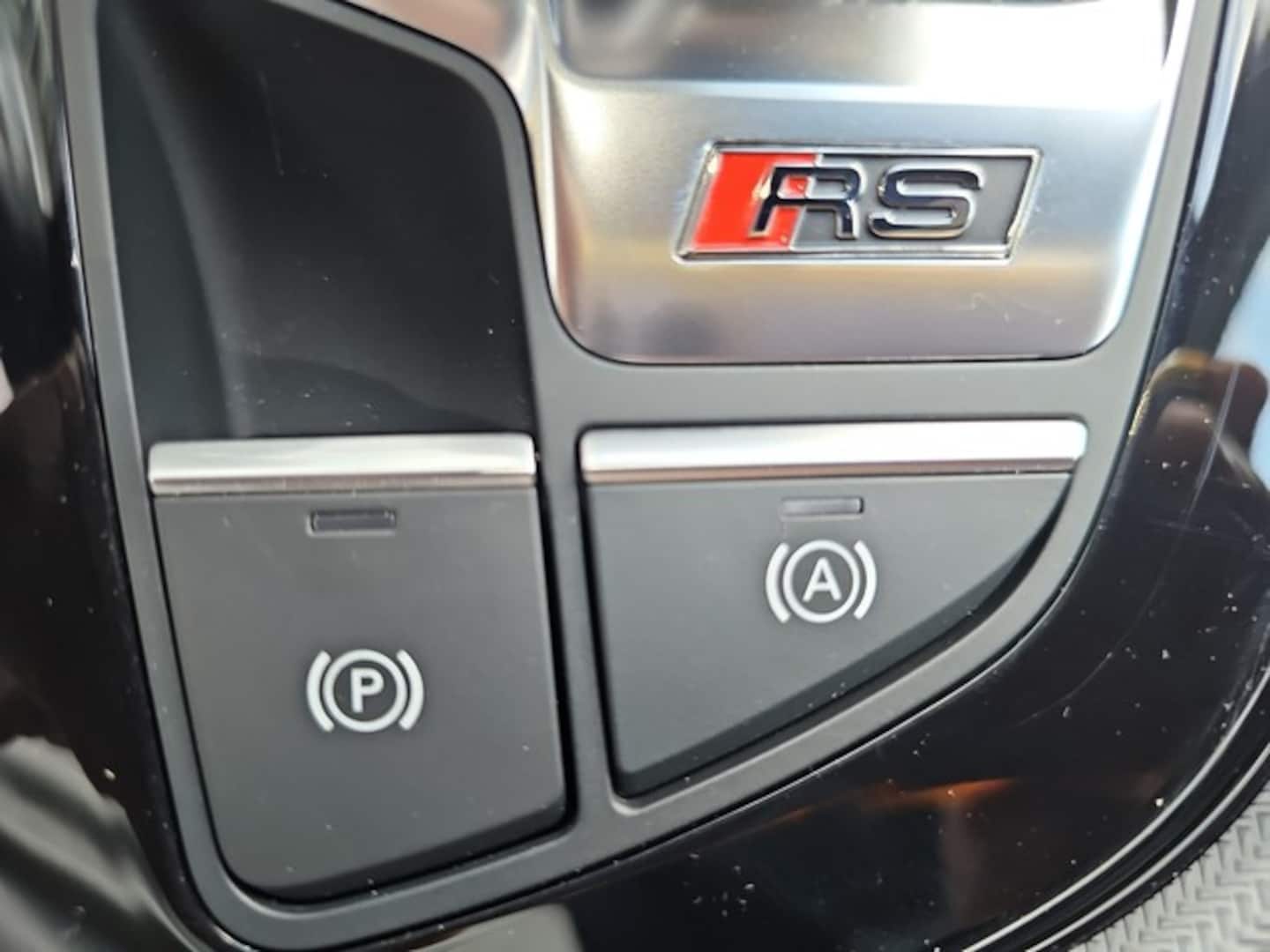Bild über Audi RS 4 Avant TFSI quattro tiptronic - für weitere Informationen kontaktieren Sie den Audi Partner