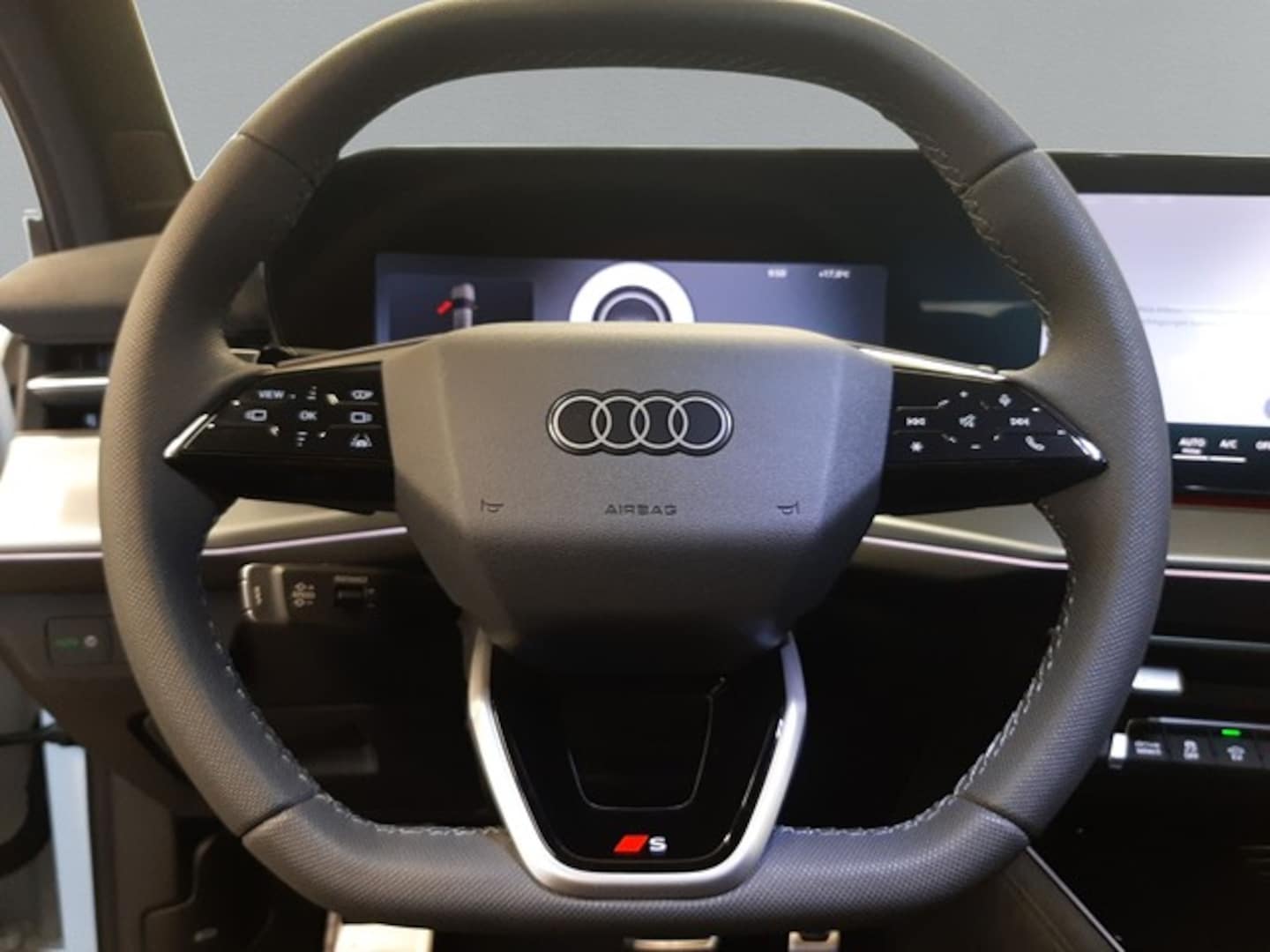 Bild über Audi Q3 SUV e-hybrid e-hybrid 200 kW S tronic - für weitere Informationen kontaktieren Sie den Audi Partner