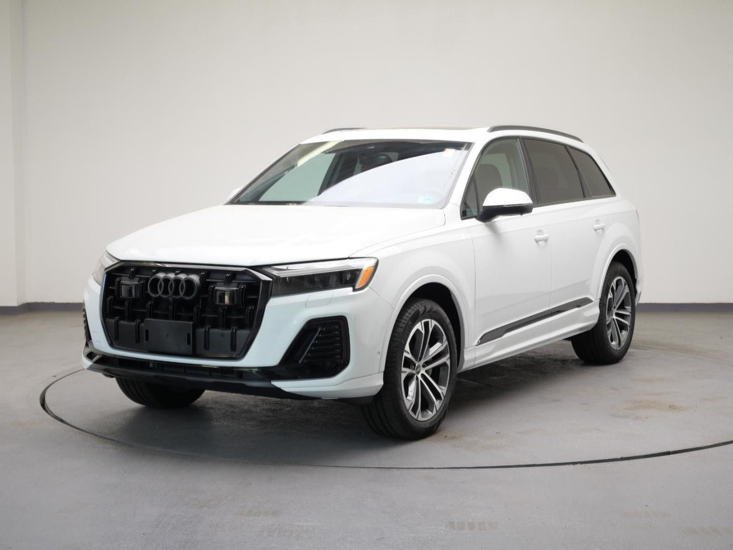2025 Audi Q7 45 Premium Plus quattro Tiptronic's photo