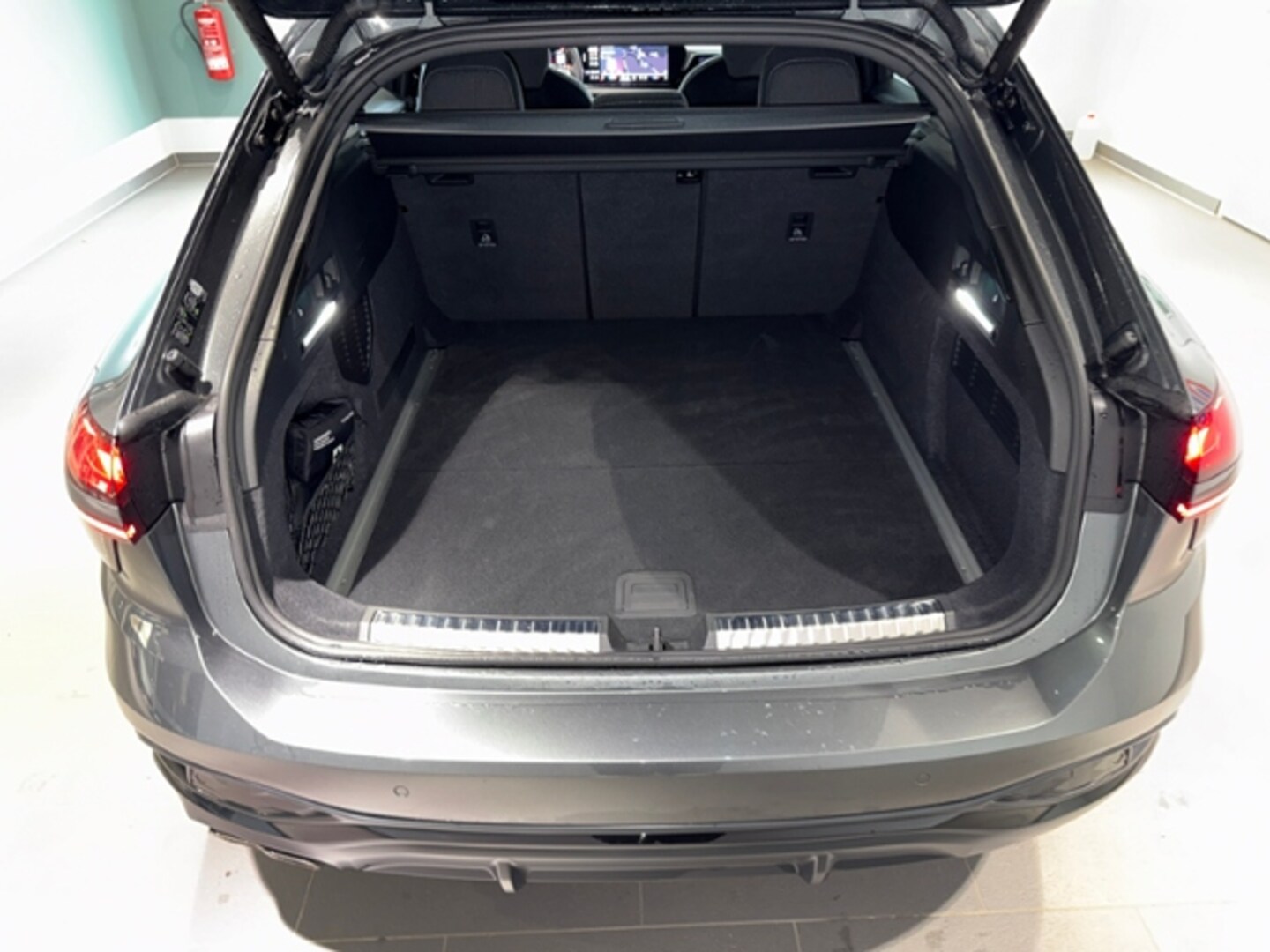 Bild über Audi A6 Avant edition one TDI quattro 150 kWS tronic - für weitere Informationen kontaktieren Sie den Audi Partner