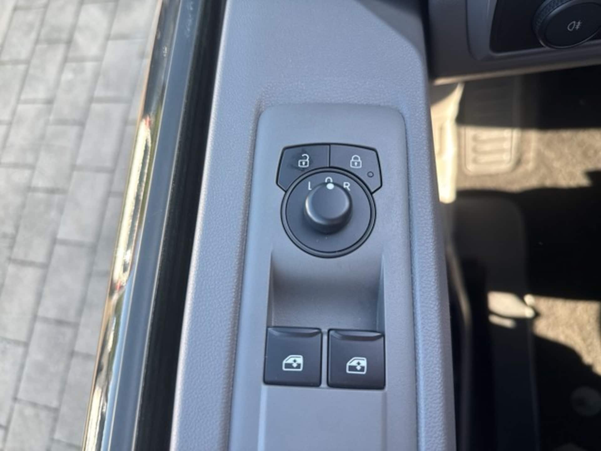 Volkswagen Caravelle Life